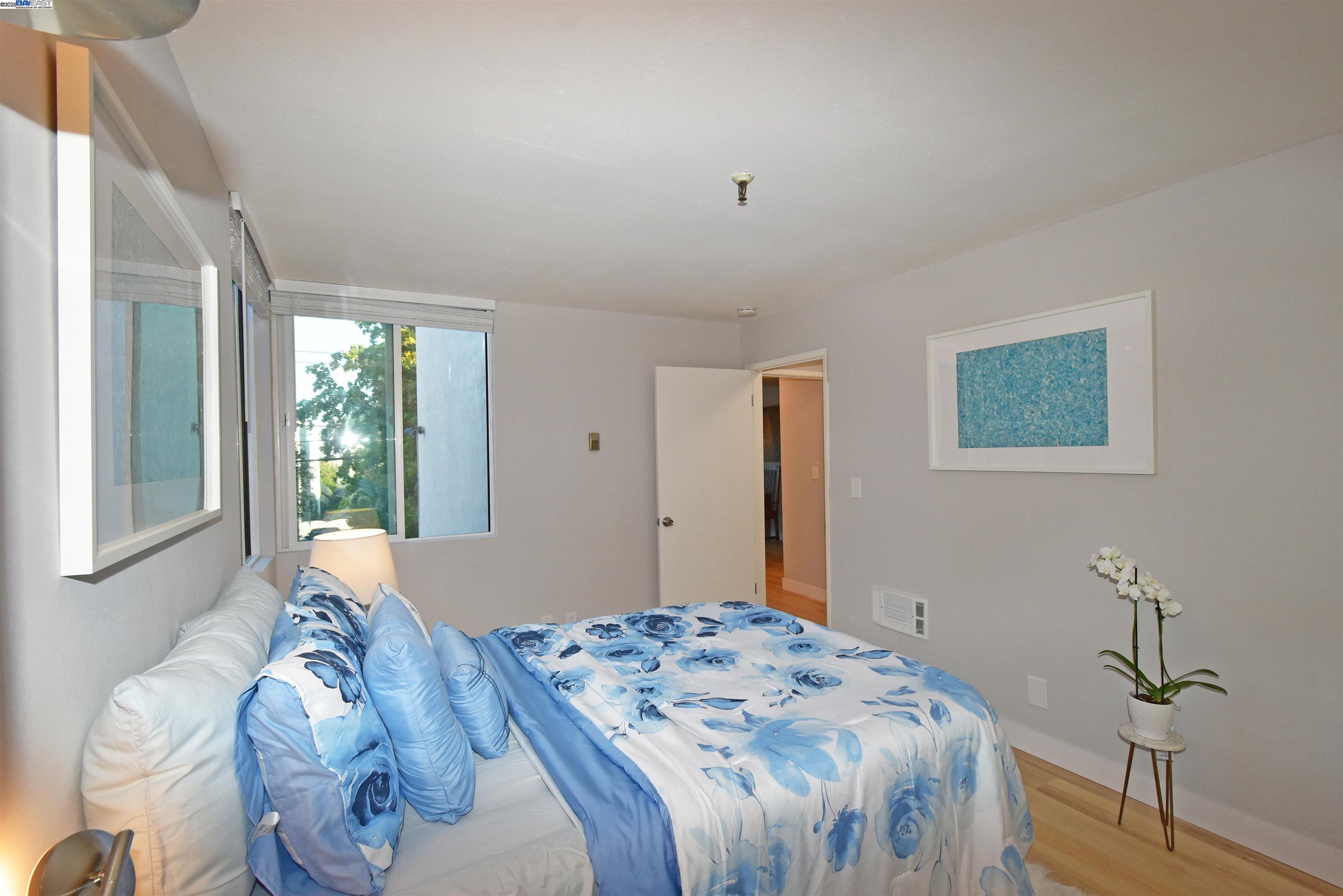 303 Adams St # 109, Oakland, California 94610, 2 Bedrooms Bedrooms, ,2 BathroomsBathrooms,Residential Lease,For Rent,303 Adams St # 109,41101420