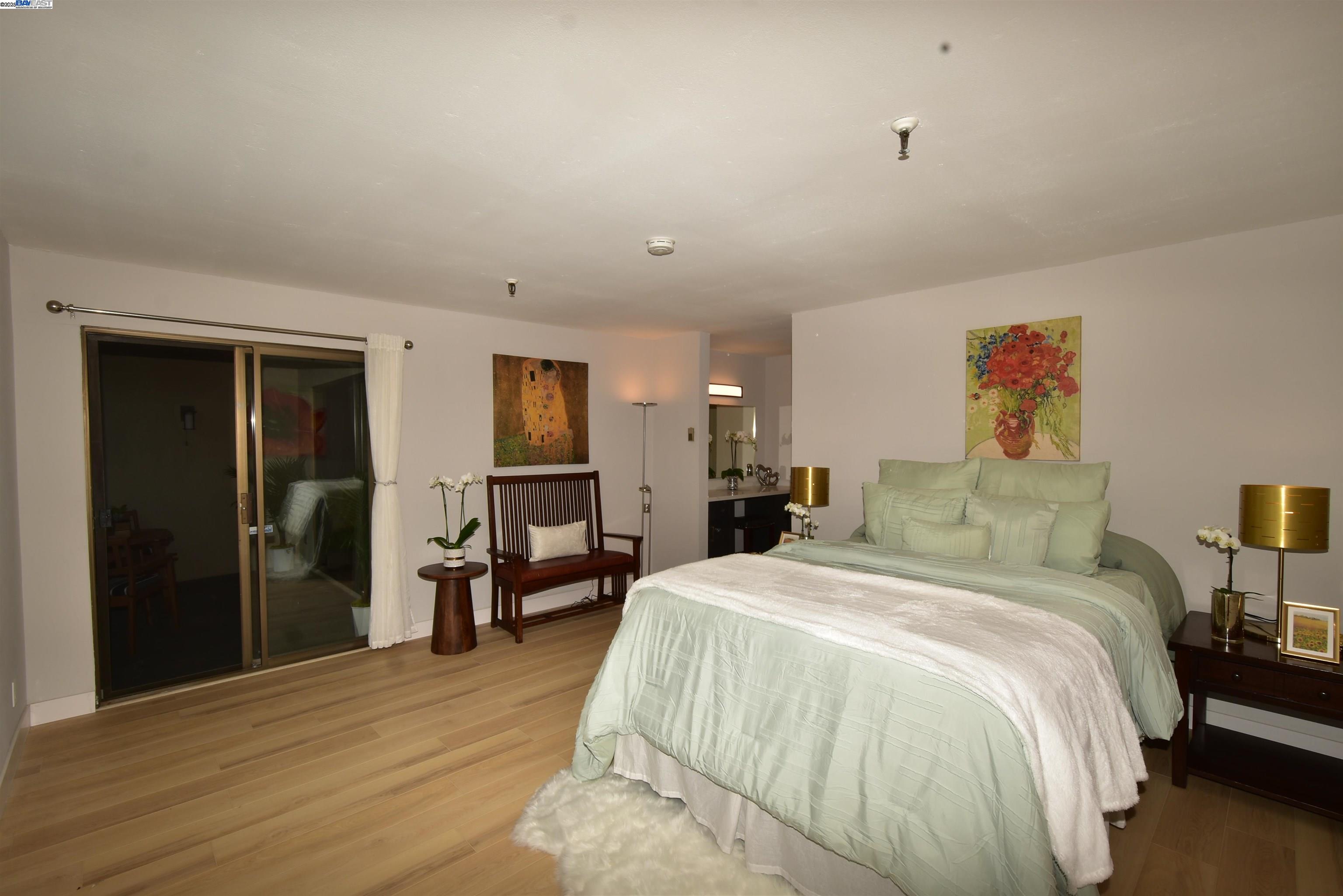 303 Adams St # 109, Oakland, California 94610, 2 Bedrooms Bedrooms, ,2 BathroomsBathrooms,Residential Lease,For Rent,303 Adams St # 109,41101420