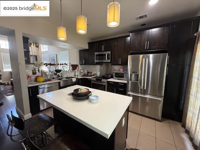 Detail Gallery Image 4 of 5 For 991 Village Cir, Oakland,  CA 94607 - 3 Beds | 2/1 Baths