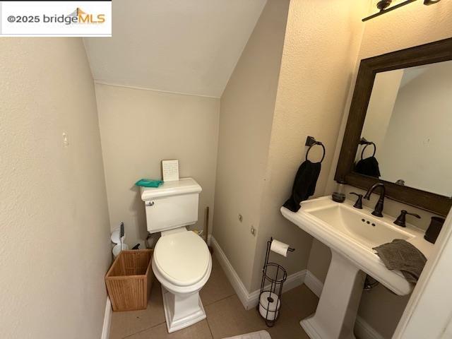 Detail Gallery Image 5 of 5 For 991 Village Cir, Oakland,  CA 94607 - 3 Beds | 2/1 Baths