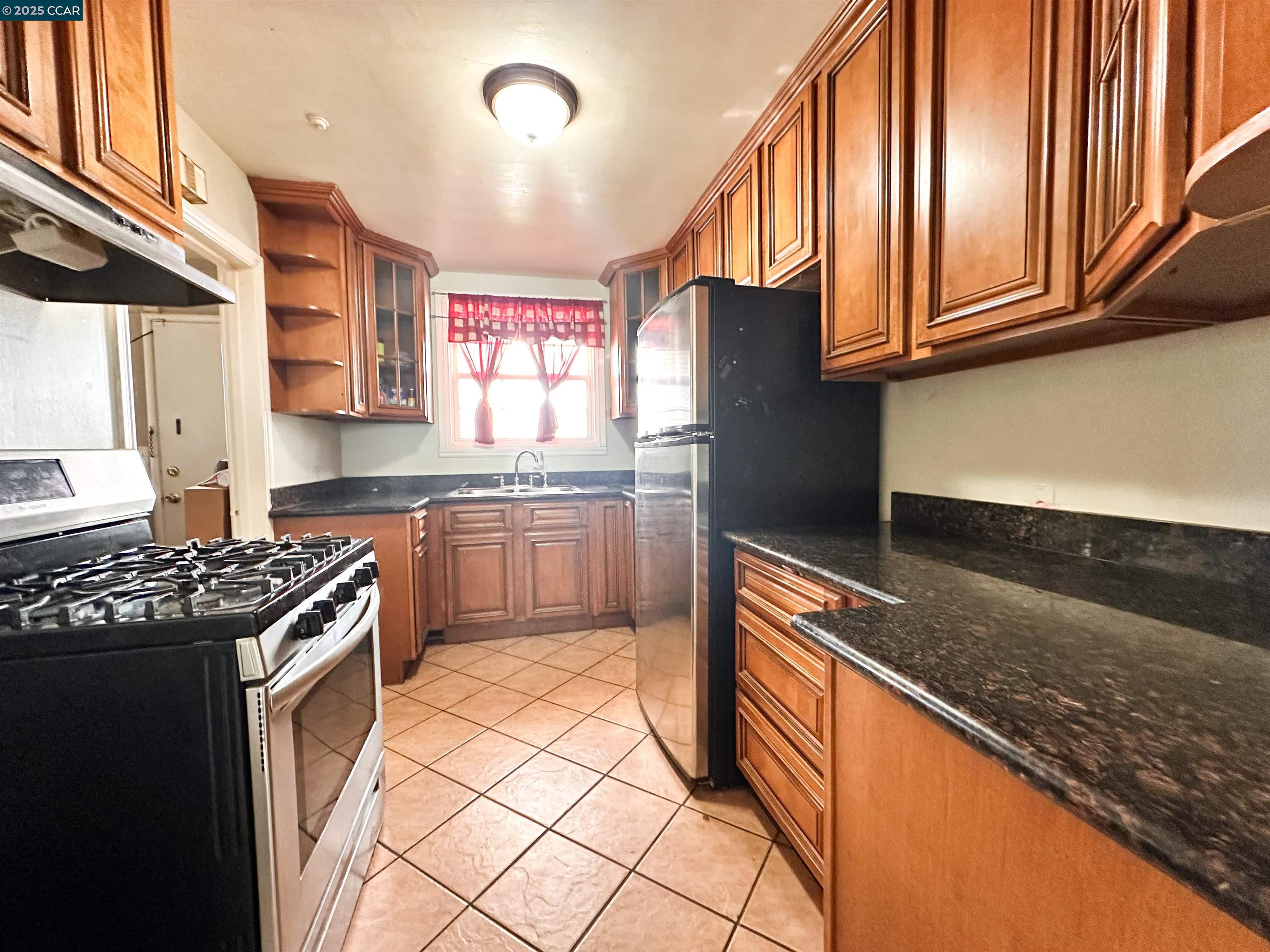 Detail Gallery Image 9 of 32 For 2041 84th Ave, Oakland,  CA 94621 - 2 Beds | 1 Baths