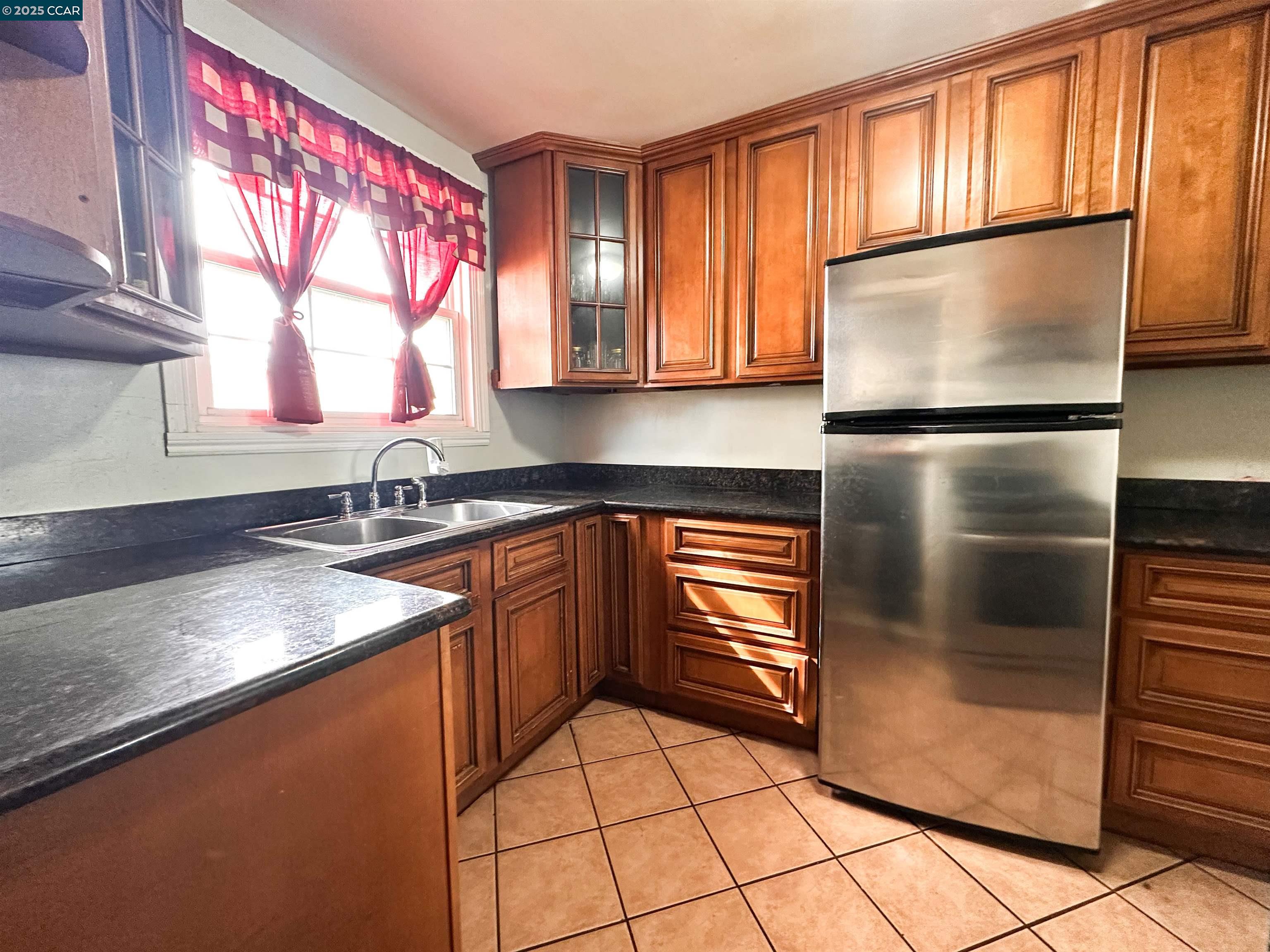 Detail Gallery Image 10 of 32 For 2041 84th Ave, Oakland,  CA 94621 - 2 Beds | 1 Baths