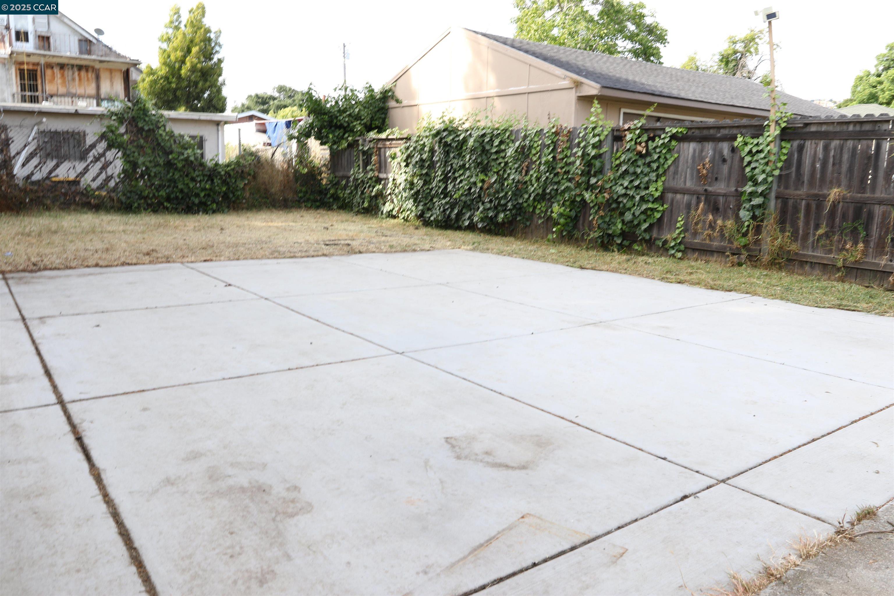 Detail Gallery Image 30 of 32 For 2041 84th Ave, Oakland,  CA 94621 - 2 Beds | 1 Baths