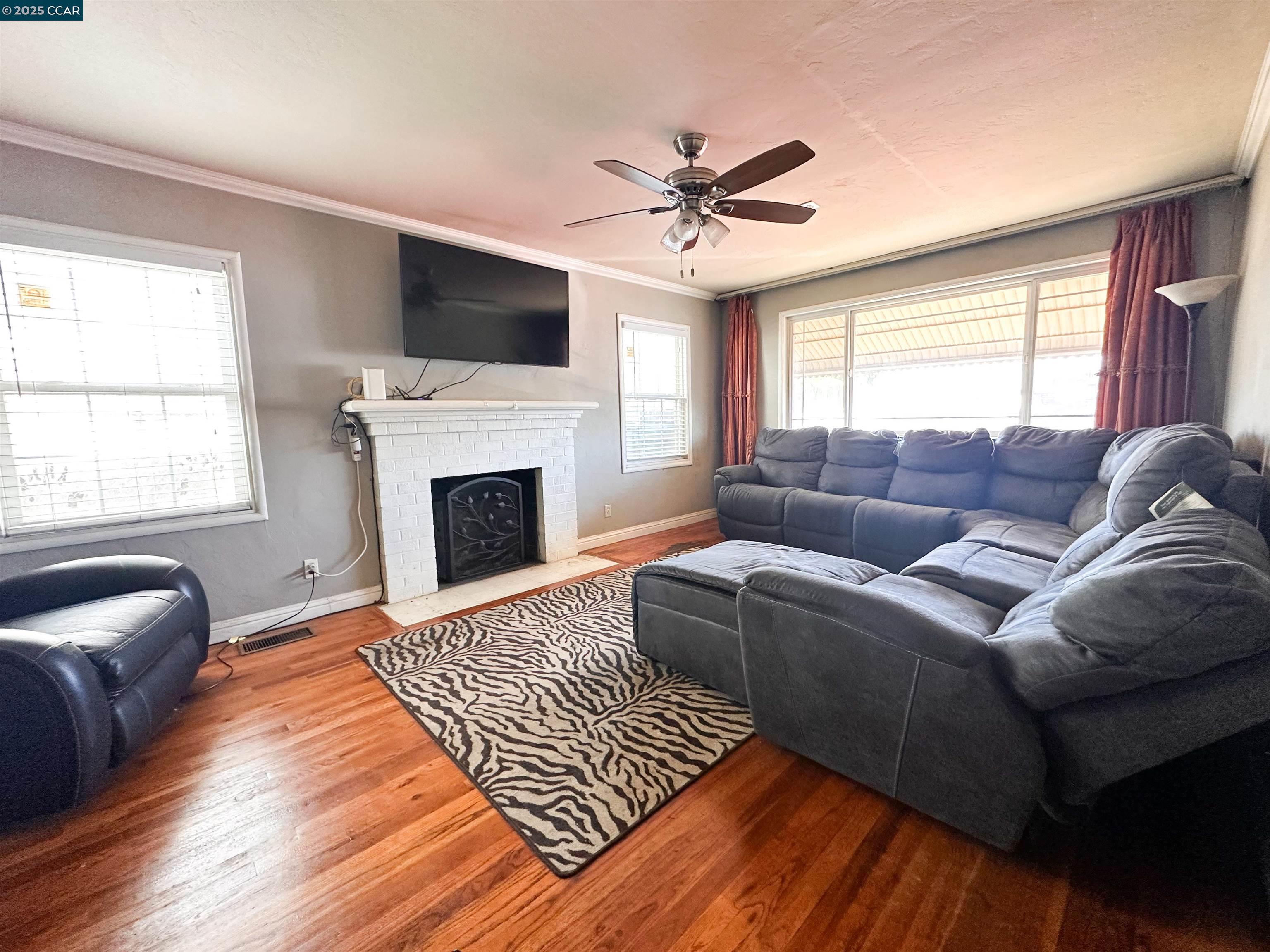 Detail Gallery Image 4 of 32 For 2041 84th Ave, Oakland,  CA 94621 - 2 Beds | 1 Baths