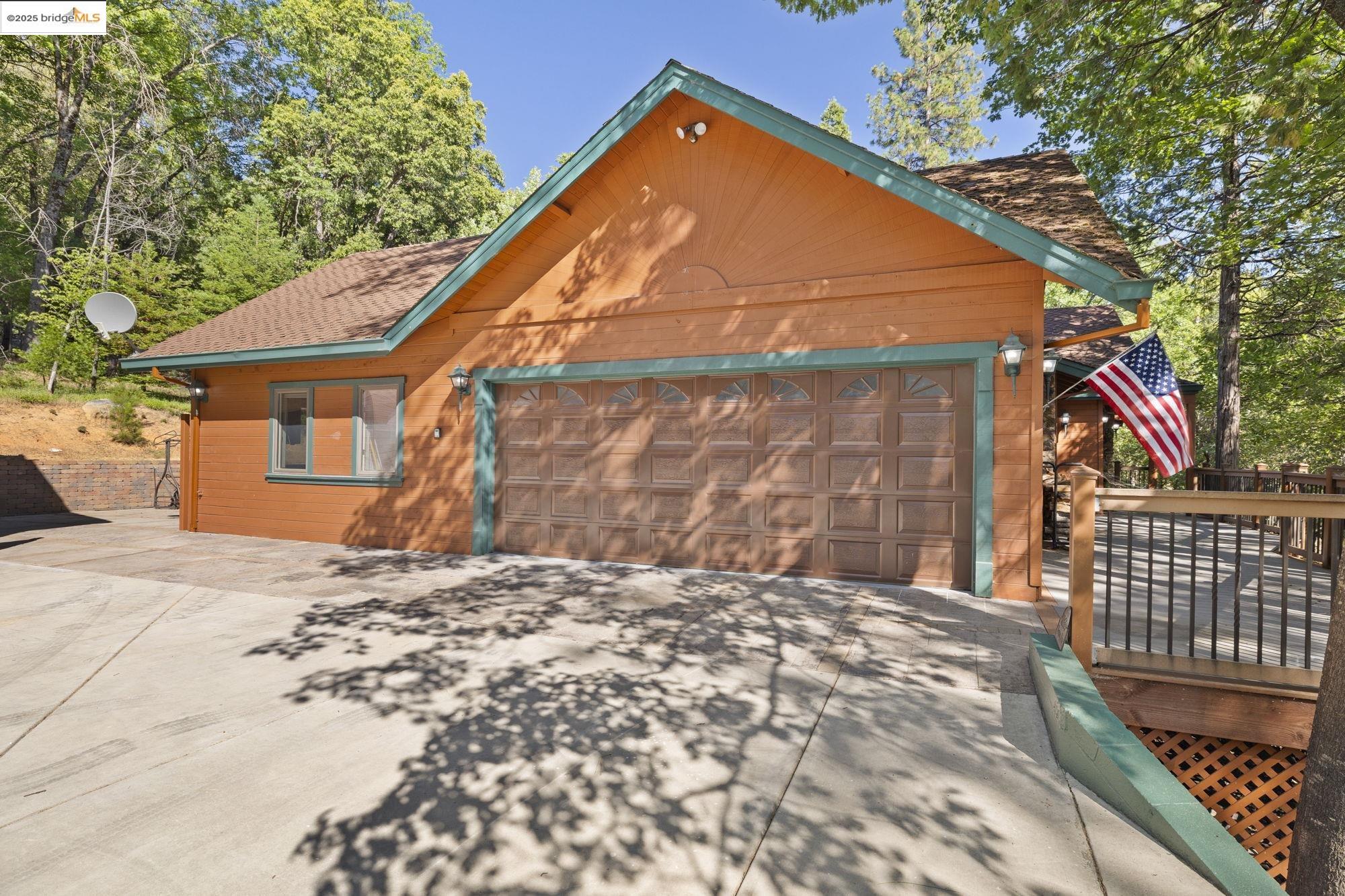 Detail Gallery Image 1 of 59 For 17355 High Grade Ln, Sonora,  CA 95370 - 4 Beds | 4/1 Baths