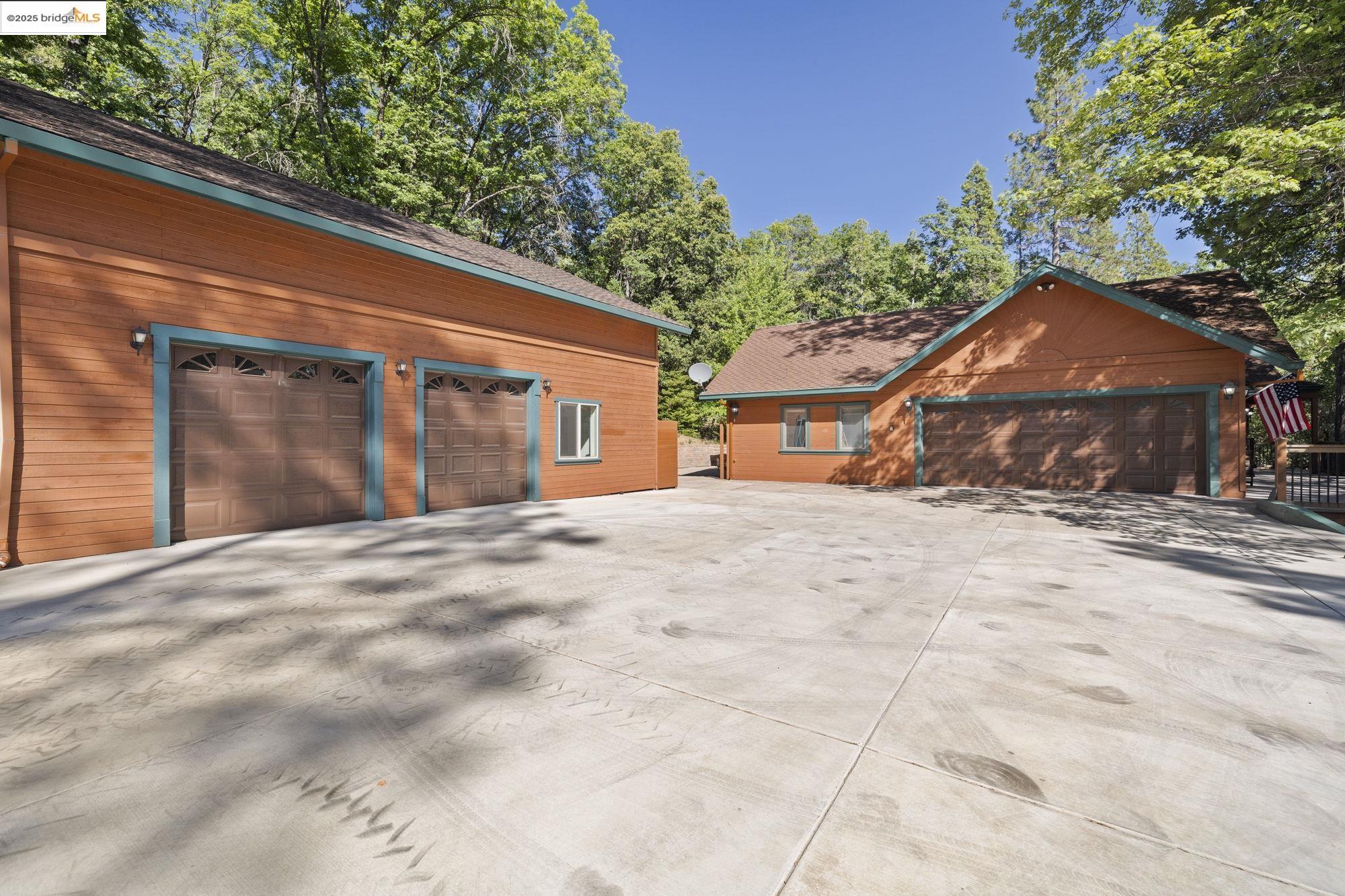 Detail Gallery Image 2 of 59 For 17355 High Grade Ln, Sonora,  CA 95370 - 4 Beds | 4/1 Baths