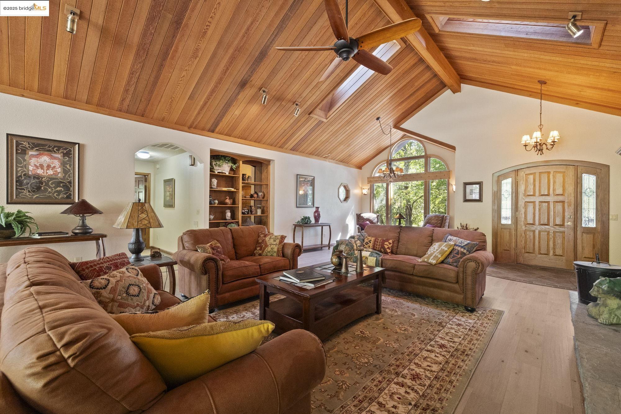 Detail Gallery Image 13 of 59 For 17355 High Grade Ln, Sonora,  CA 95370 - 4 Beds | 4/1 Baths