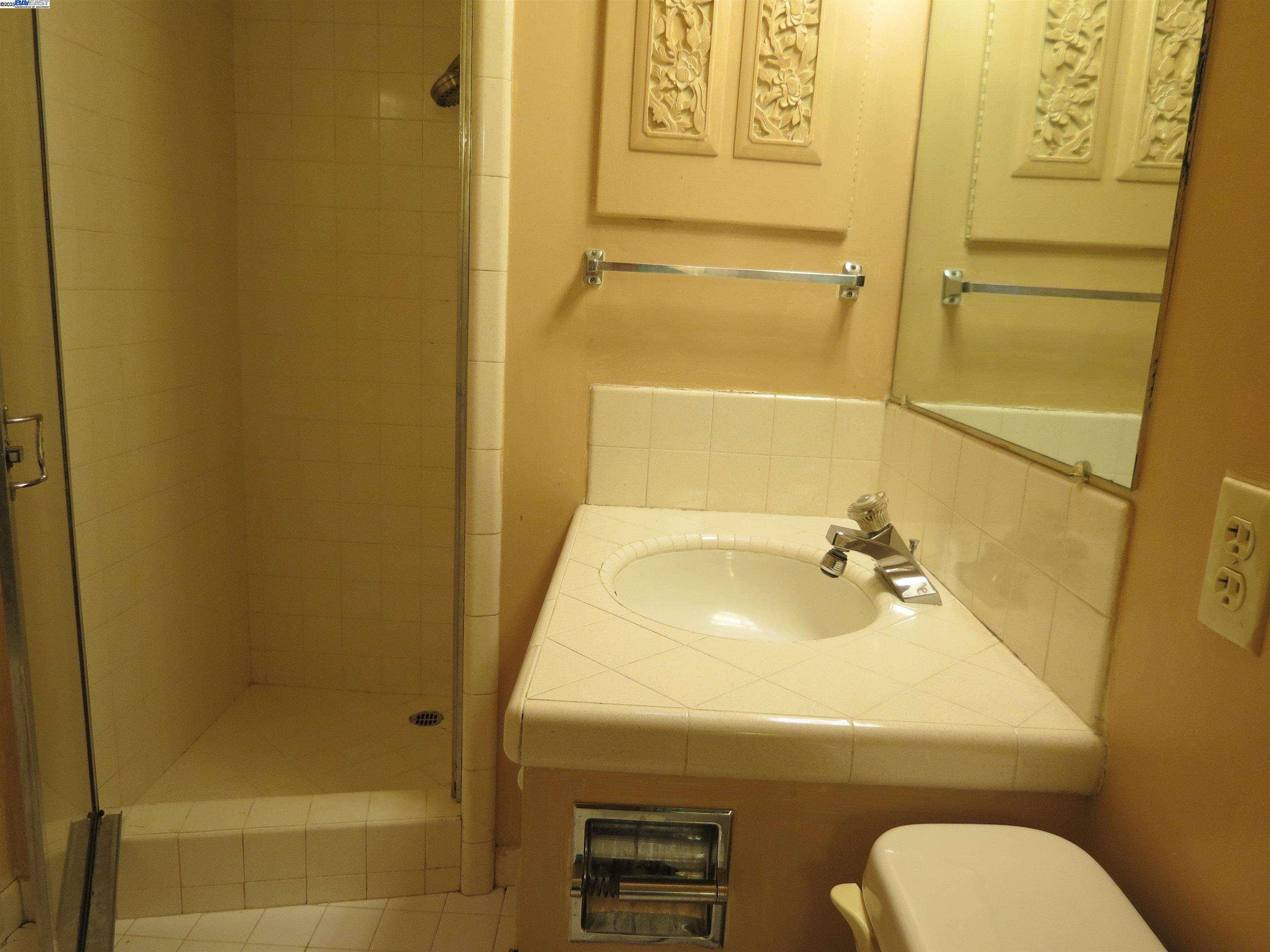 Detail Gallery Image 13 of 44 For 1390 Lake Chabot, San Leandro,  CA 94577 - 2 Beds | 2 Baths
