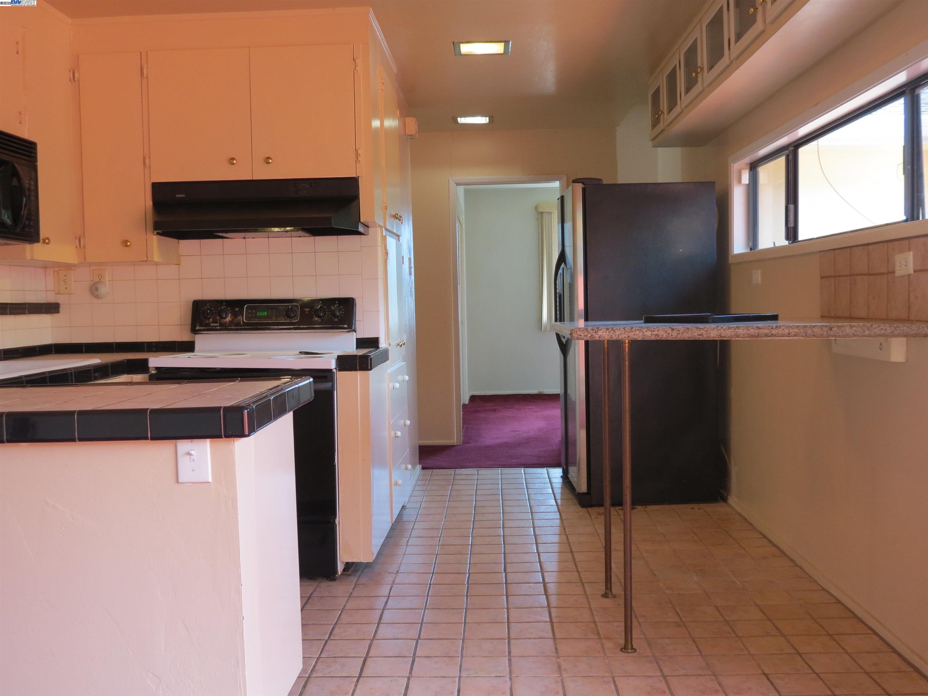 Detail Gallery Image 16 of 44 For 1390 Lake Chabot, San Leandro,  CA 94577 - 2 Beds | 2 Baths