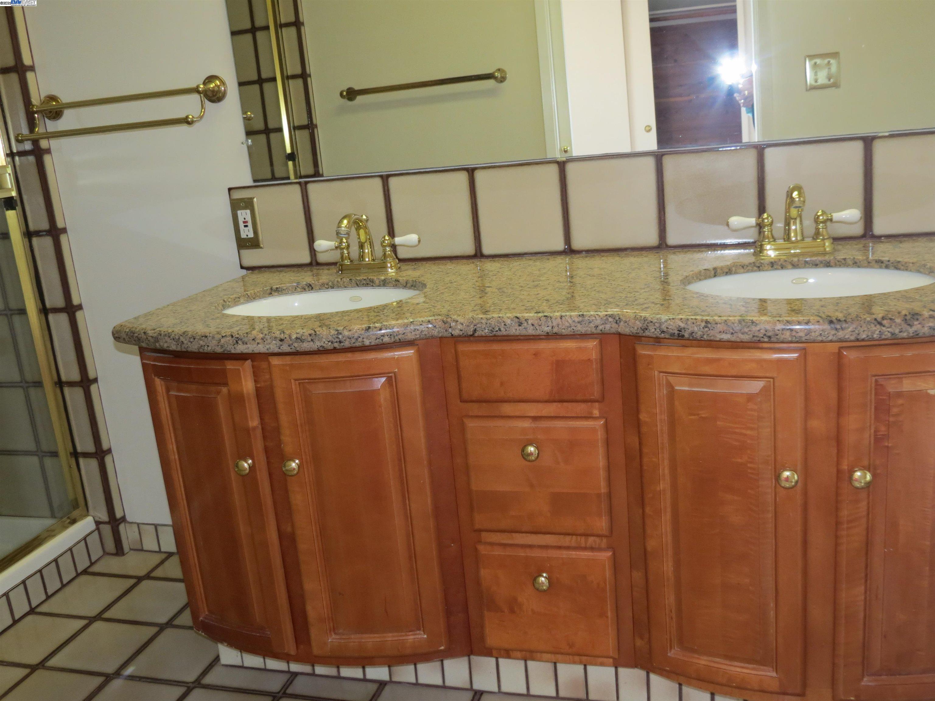 Detail Gallery Image 25 of 44 For 1390 Lake Chabot, San Leandro,  CA 94577 - 2 Beds | 2 Baths