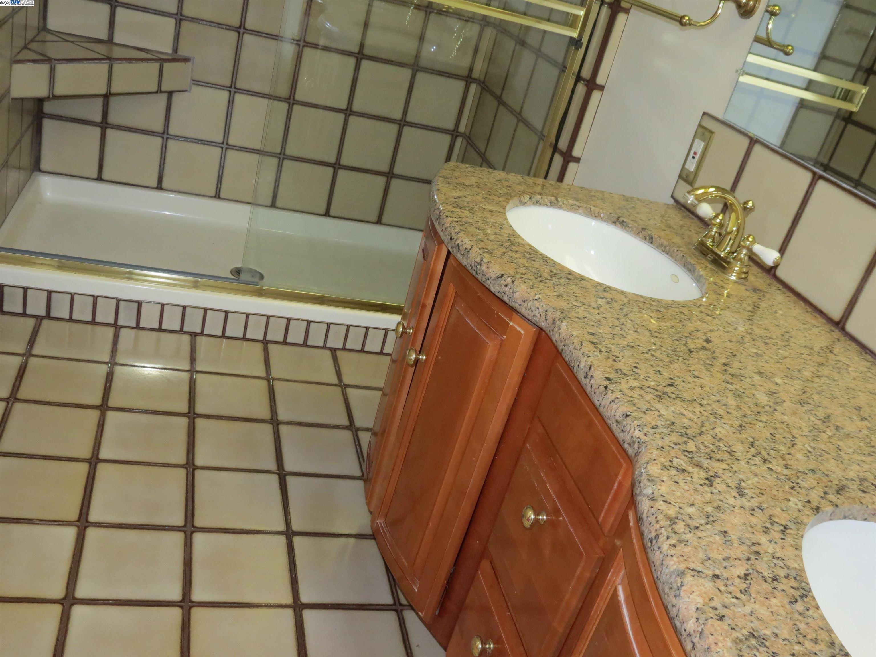 Detail Gallery Image 27 of 44 For 1390 Lake Chabot, San Leandro,  CA 94577 - 2 Beds | 2 Baths