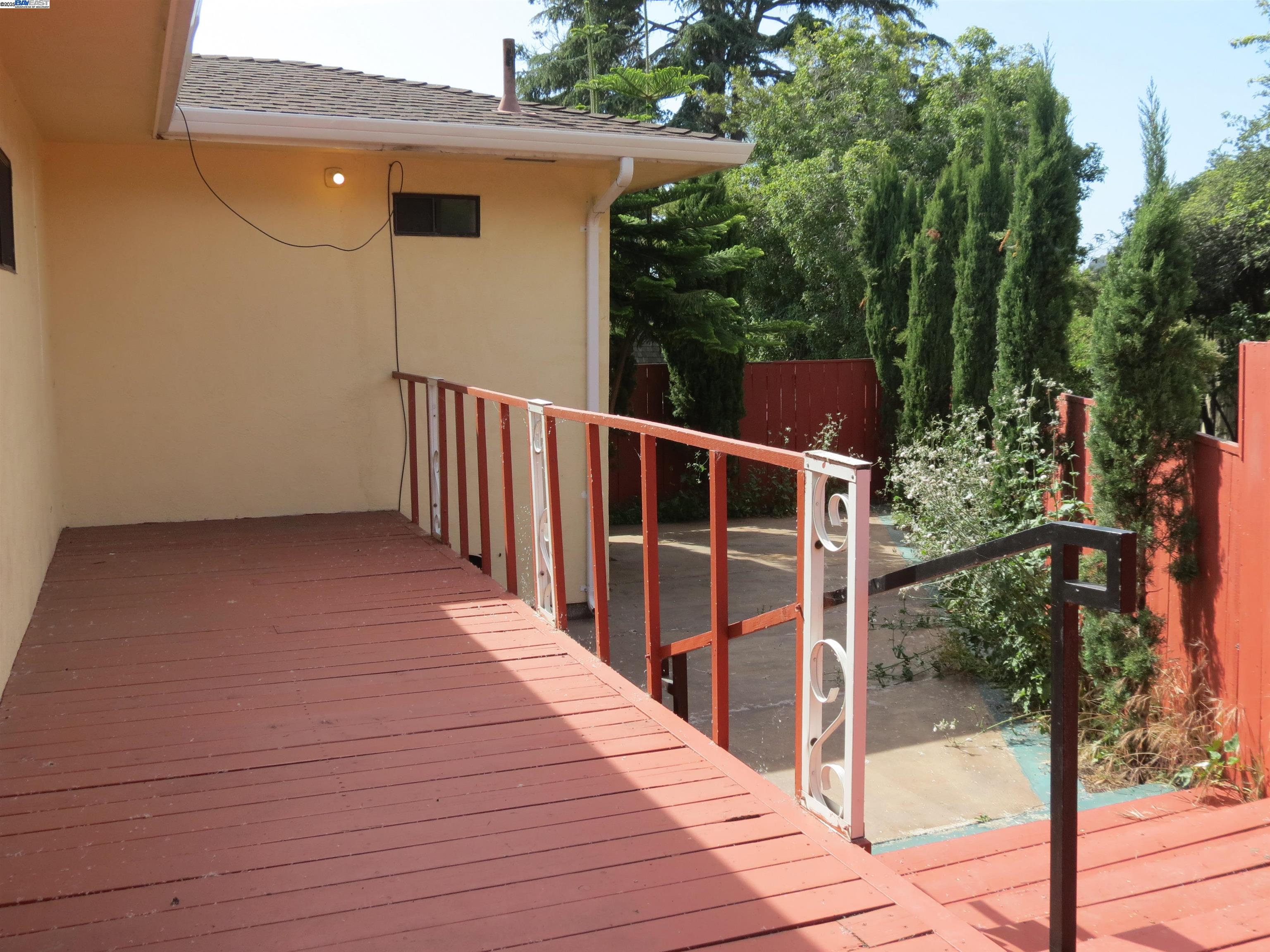 Detail Gallery Image 30 of 44 For 1390 Lake Chabot, San Leandro,  CA 94577 - 2 Beds | 2 Baths
