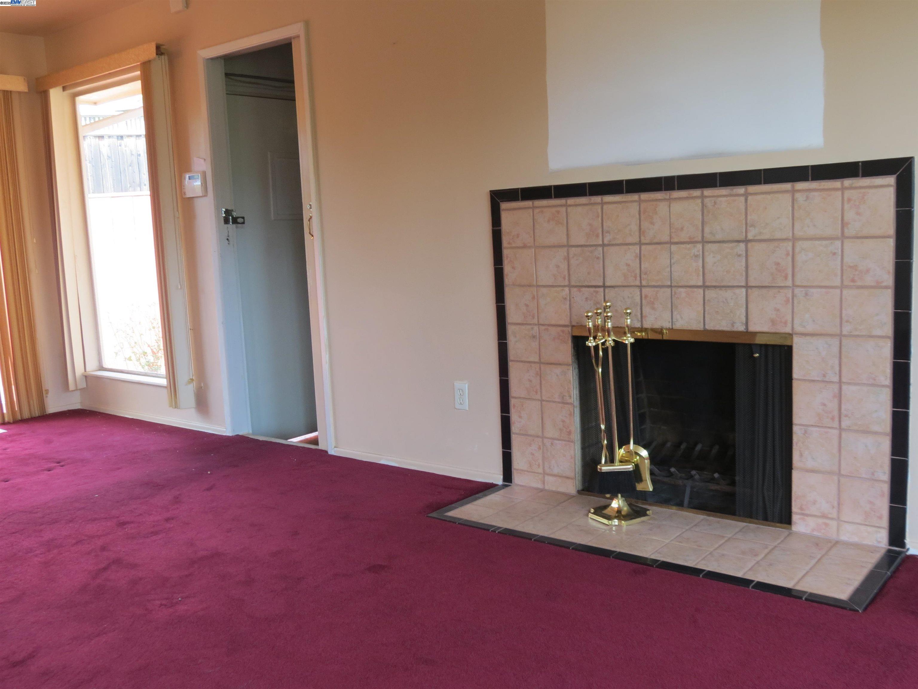 Detail Gallery Image 4 of 44 For 1390 Lake Chabot, San Leandro,  CA 94577 - 2 Beds | 2 Baths