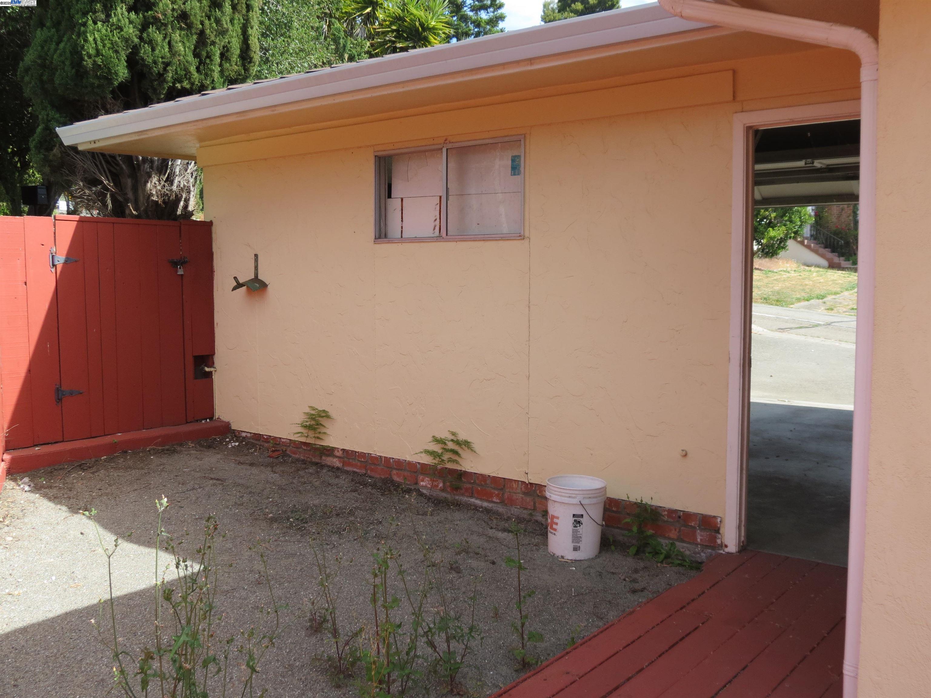 Detail Gallery Image 33 of 44 For 1390 Lake Chabot, San Leandro,  CA 94577 - 2 Beds | 2 Baths