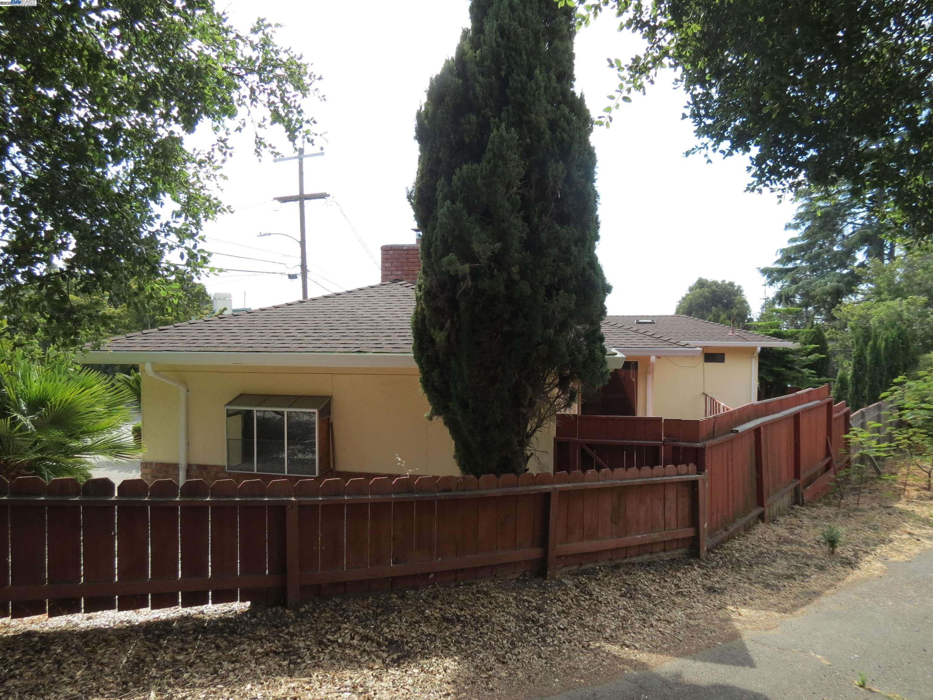 Detail Gallery Image 42 of 44 For 1390 Lake Chabot, San Leandro,  CA 94577 - 2 Beds | 2 Baths