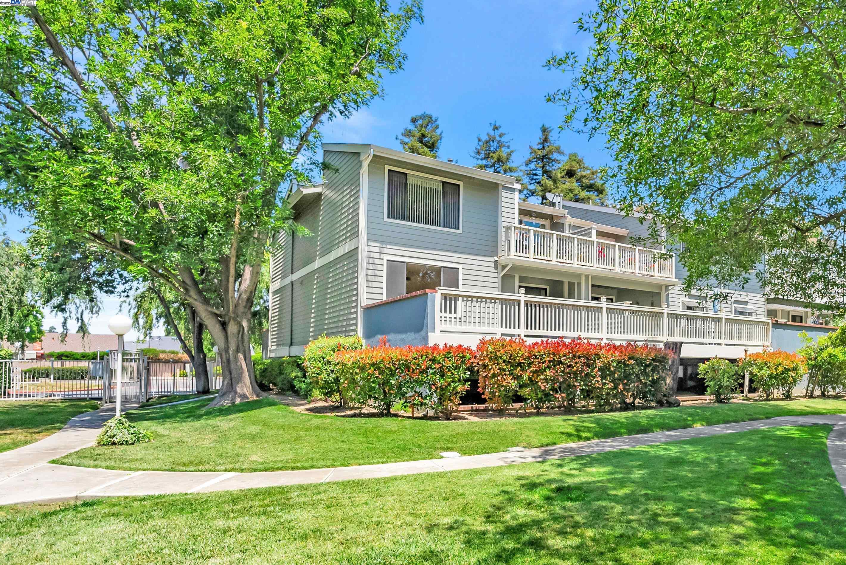 More Details about MLS # 41101444 : 36996 MEADOWBROOK CMN # 104