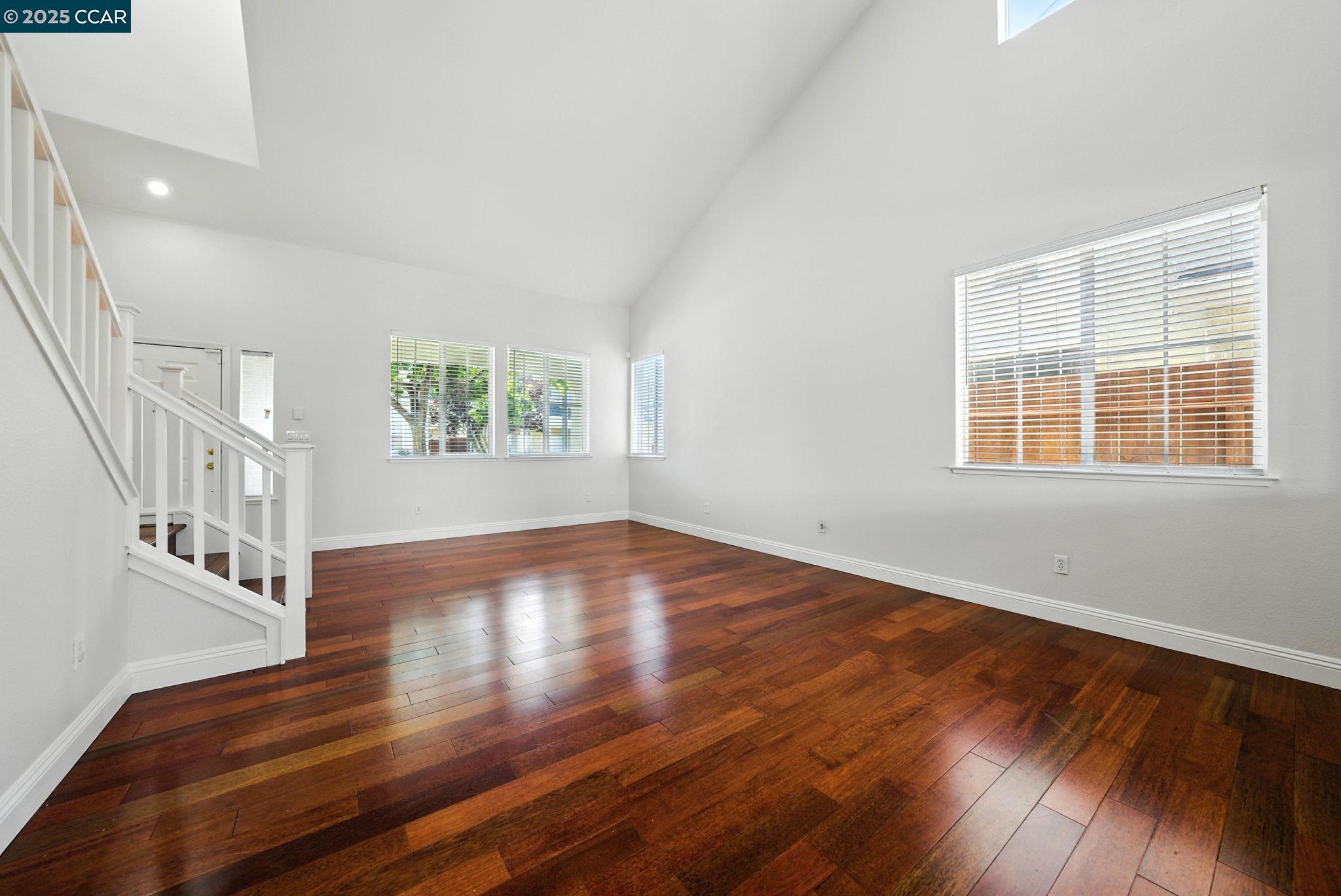 Detail Gallery Image 4 of 19 For 728 Edward Werth Dr, Rodeo,  CA 94572 - 5 Beds | 3 Baths