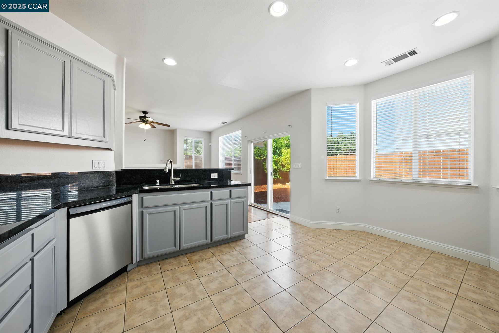 Detail Gallery Image 8 of 19 For 728 Edward Werth Dr, Rodeo,  CA 94572 - 5 Beds | 3 Baths
