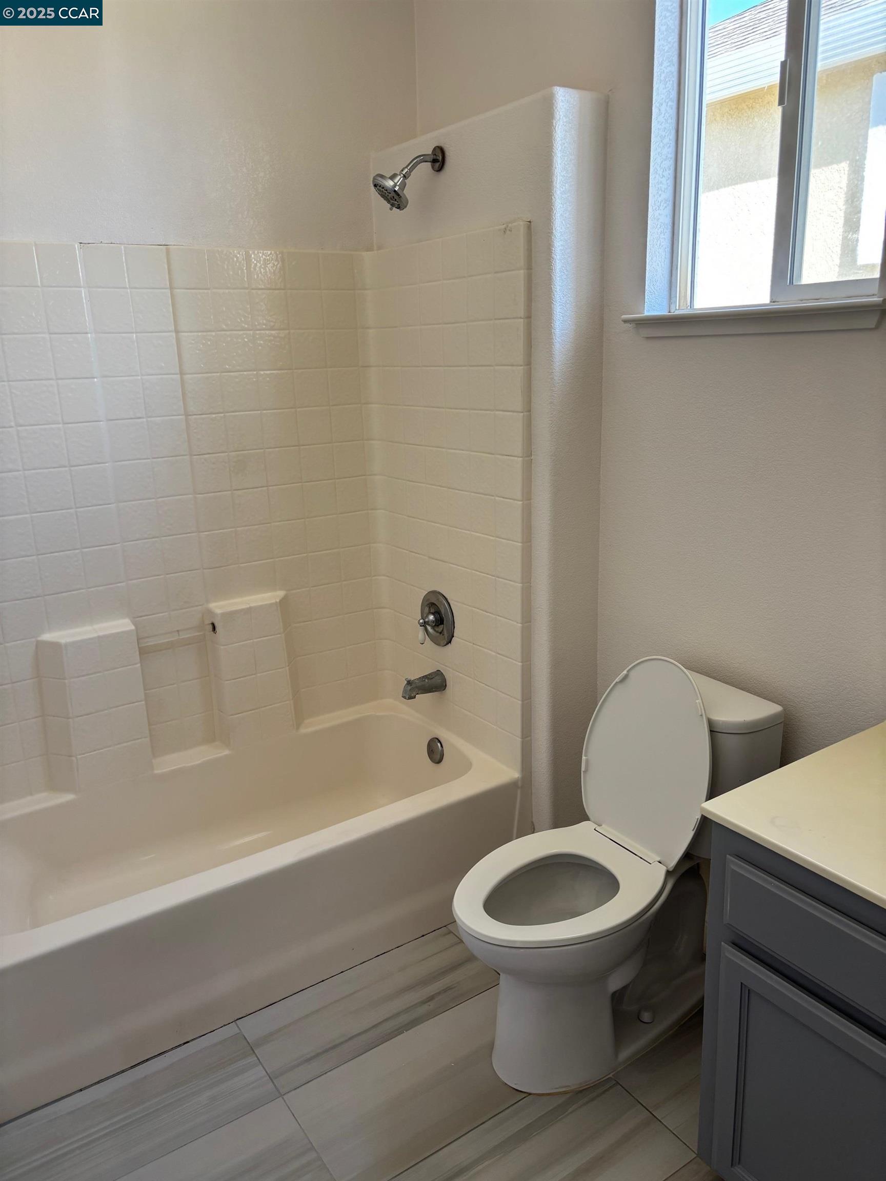 Detail Gallery Image 8 of 12 For 728 Edward Werth Dr, Rodeo,  CA 94572 - 5 Beds | 3 Baths