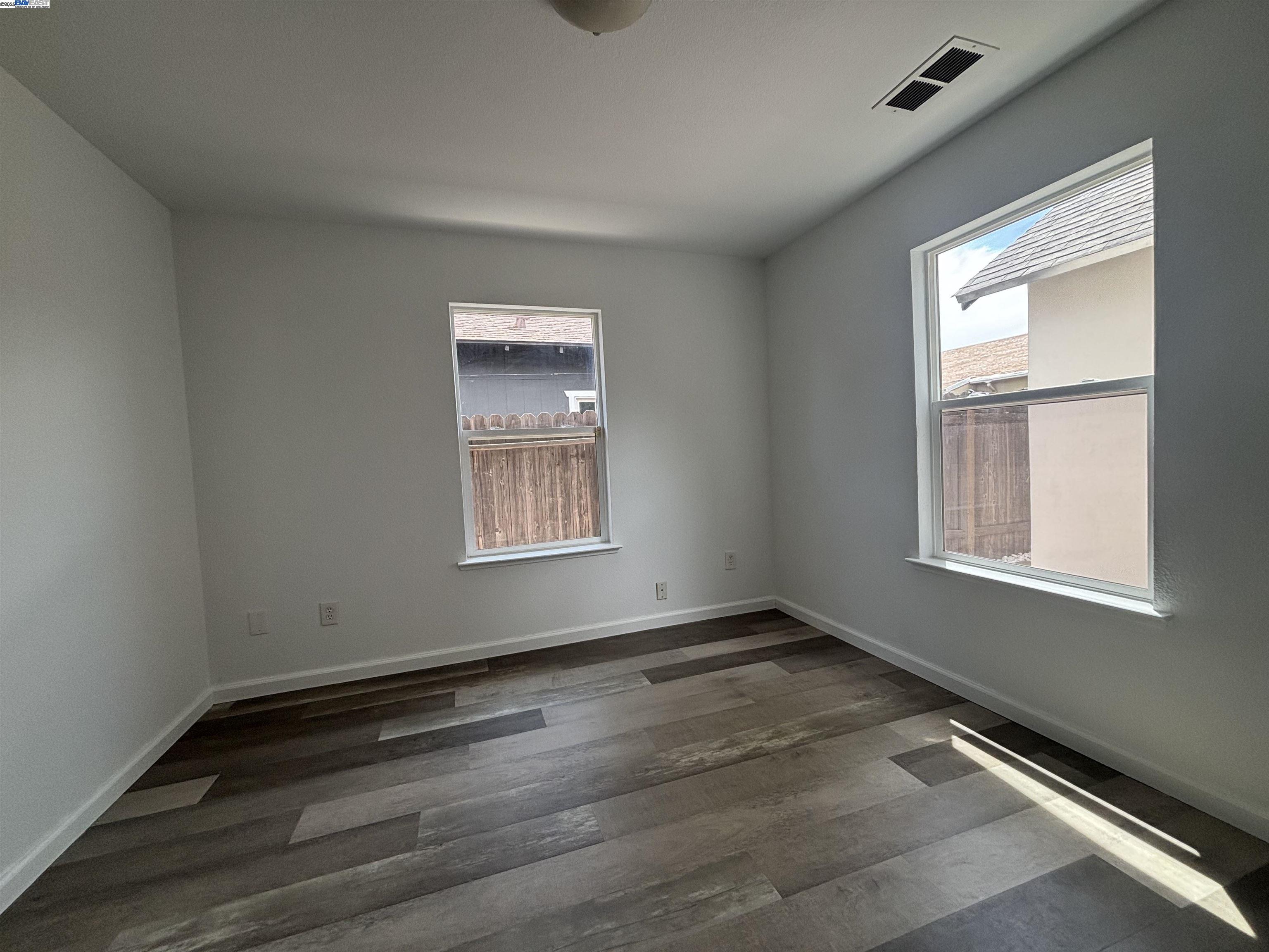 Detail Gallery Image 7 of 18 For 2621 Altos Ave, Sacramento,  CA 95815 - 5 Beds | 3 Baths