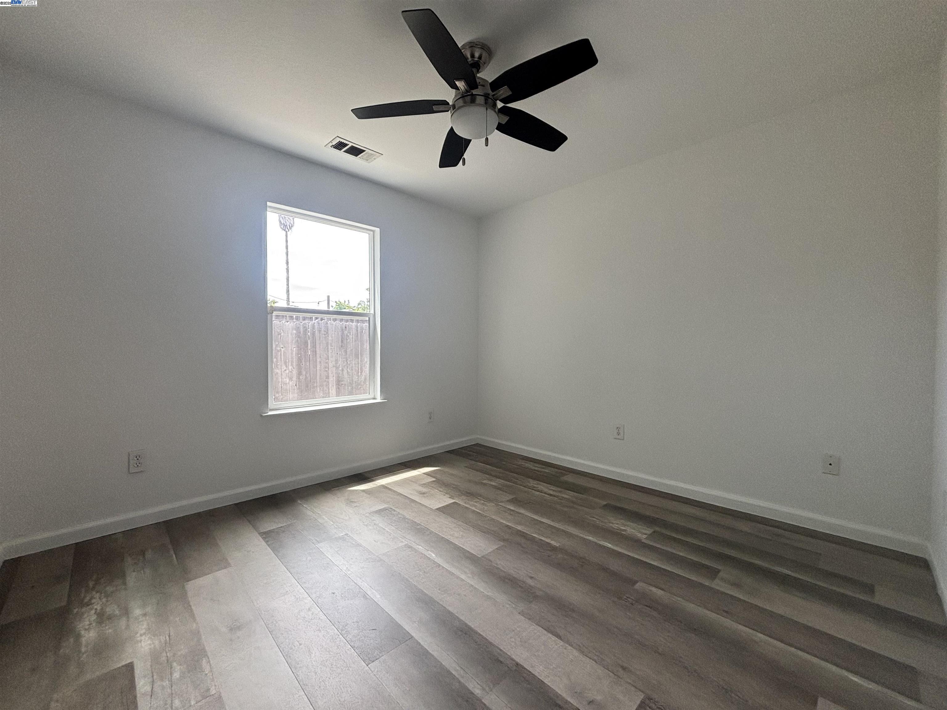 Detail Gallery Image 8 of 18 For 2621 Altos Ave, Sacramento,  CA 95815 - 5 Beds | 3 Baths