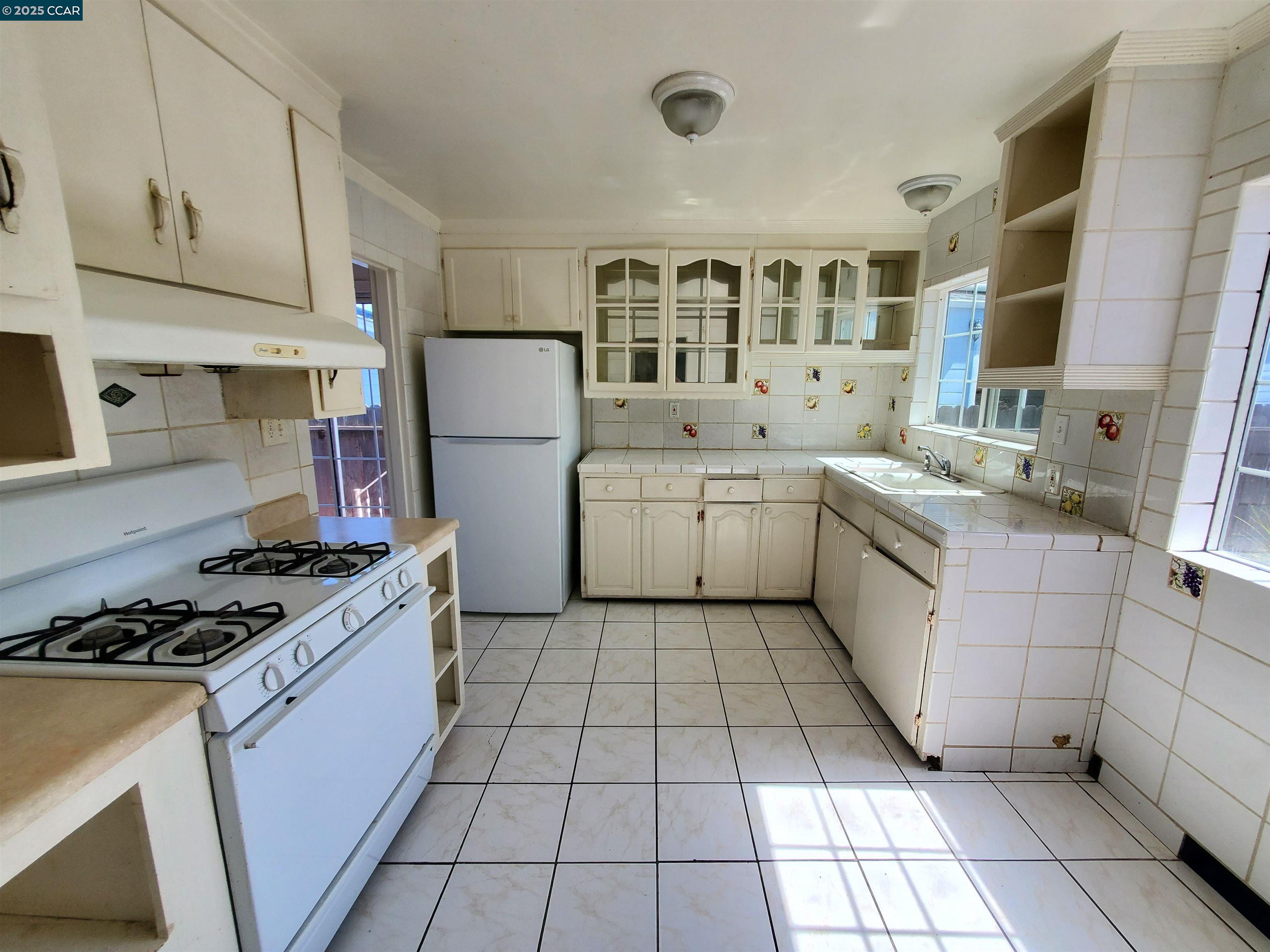 Detail Gallery Image 5 of 29 For 766 38th St, Richmond,  CA 94805 - 4 Beds | 2 Baths
