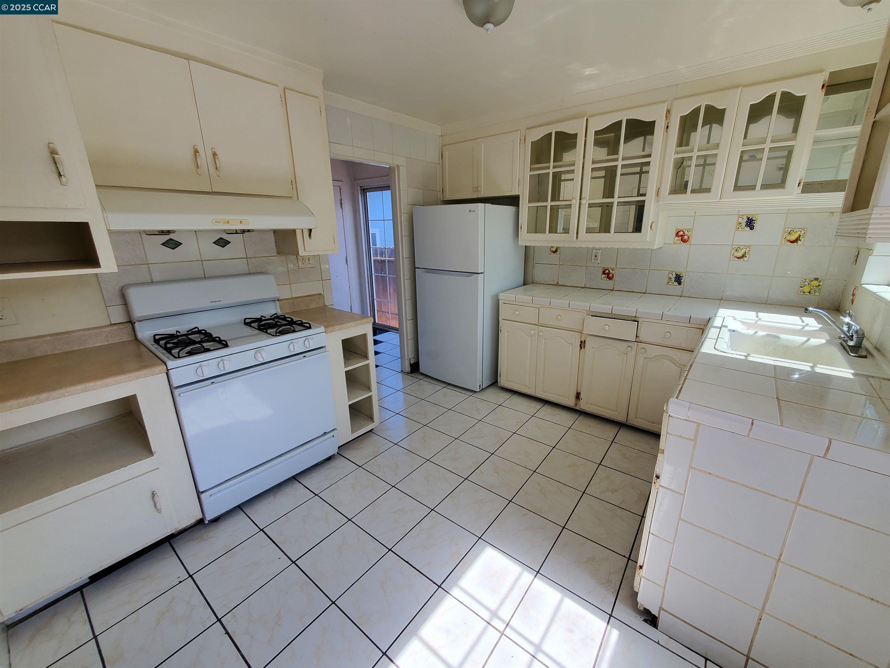 Detail Gallery Image 6 of 29 For 766 38th St, Richmond,  CA 94805 - 4 Beds | 2 Baths