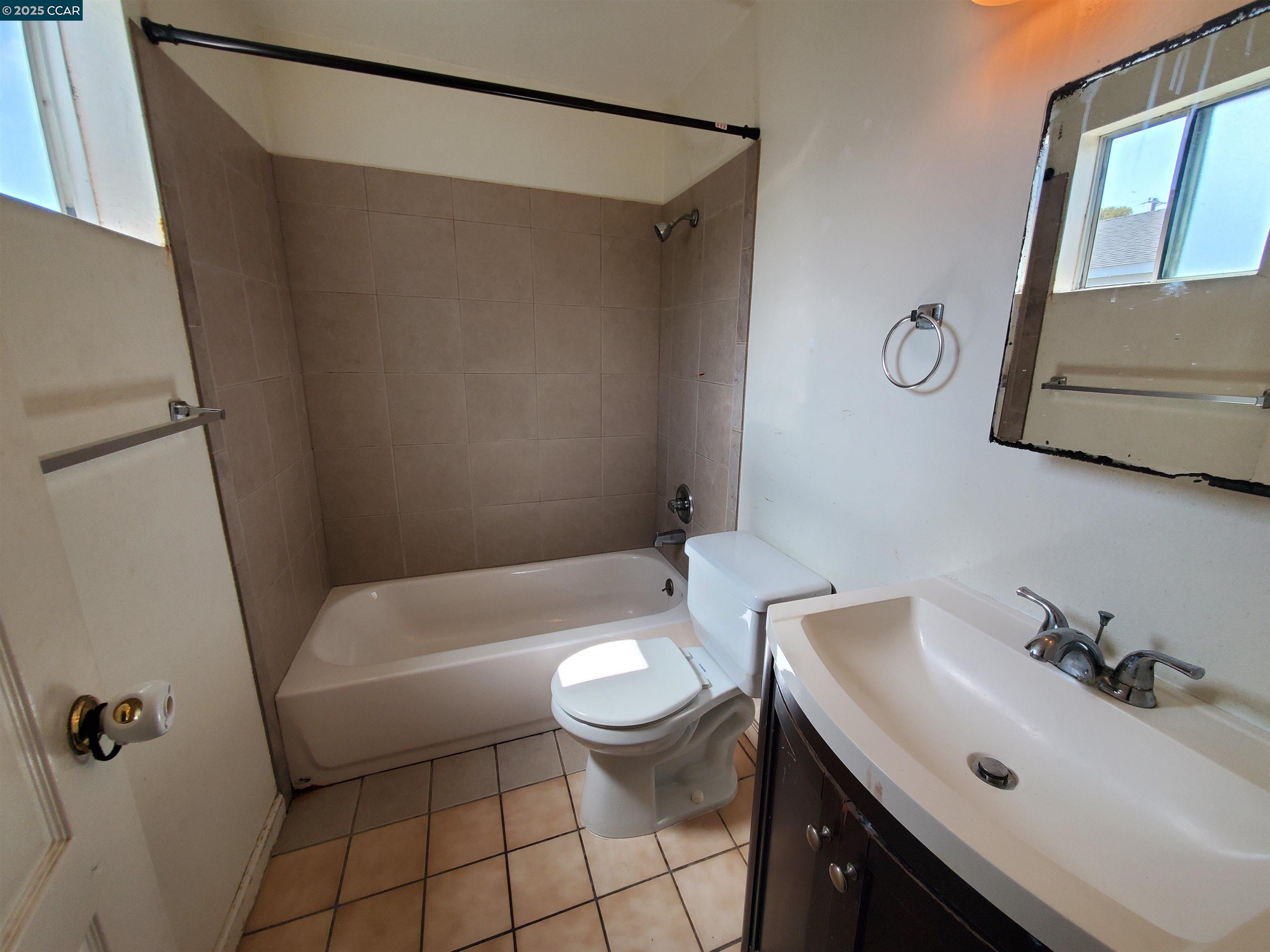Detail Gallery Image 10 of 29 For 766 38th St, Richmond,  CA 94805 - 4 Beds | 2 Baths