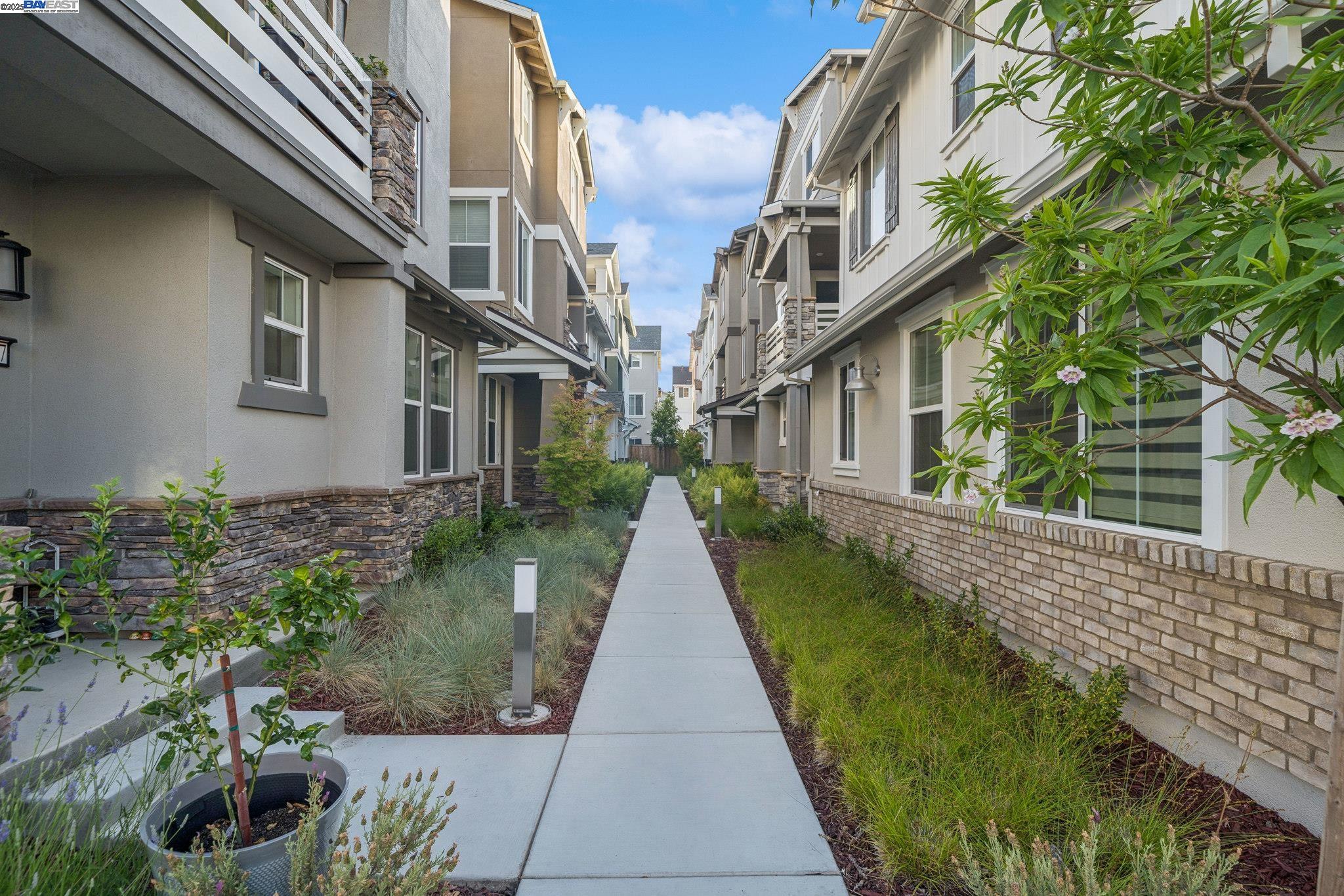Detail Gallery Image 8 of 59 For 37231 Sand Bar Place, Newark,  CA 94560 - 4 Beds | 3/1 Baths