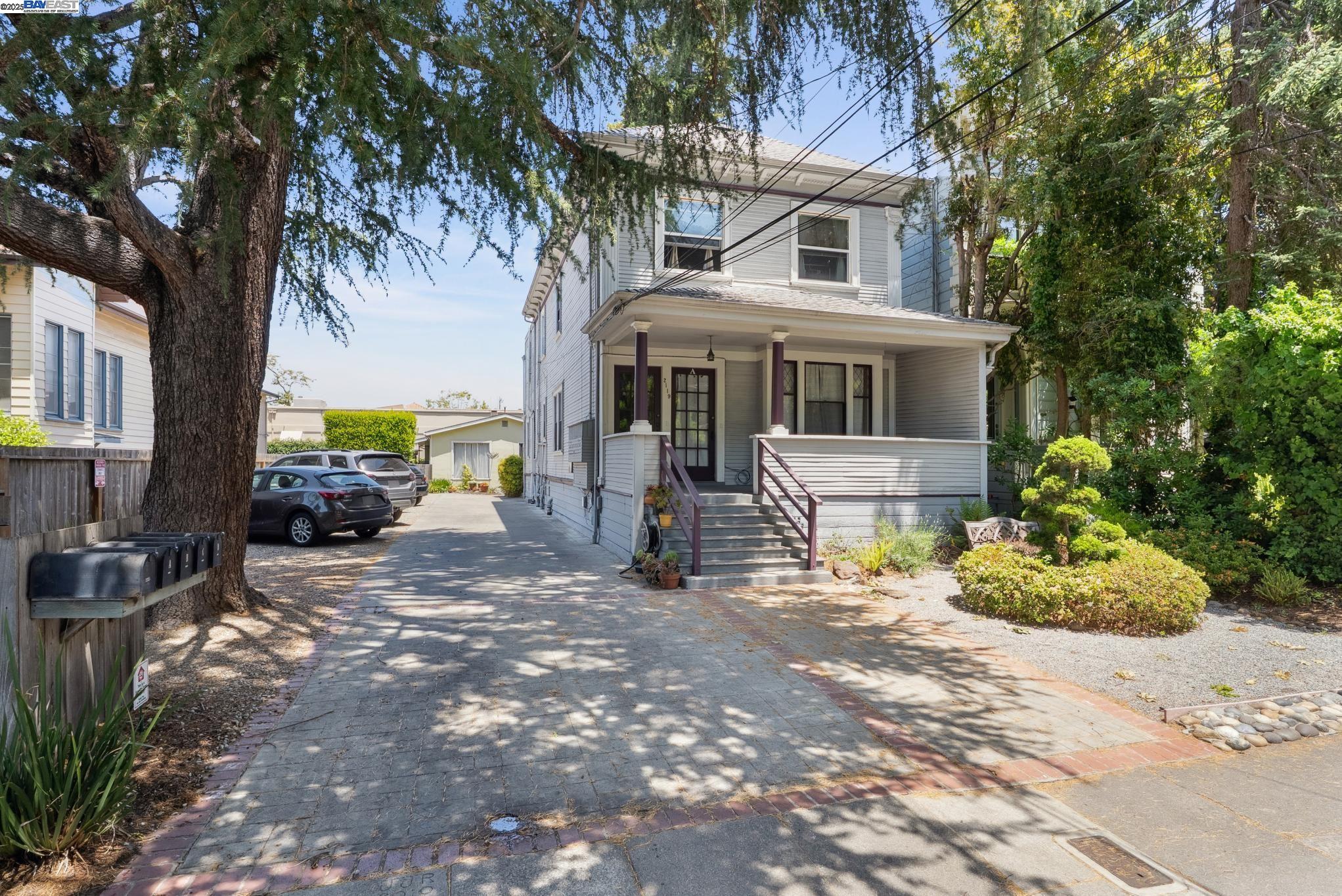 Detail Gallery Image 2 of 13 For 2119 Alameda Ave, Alameda,  CA 94501 - – Beds | – Baths