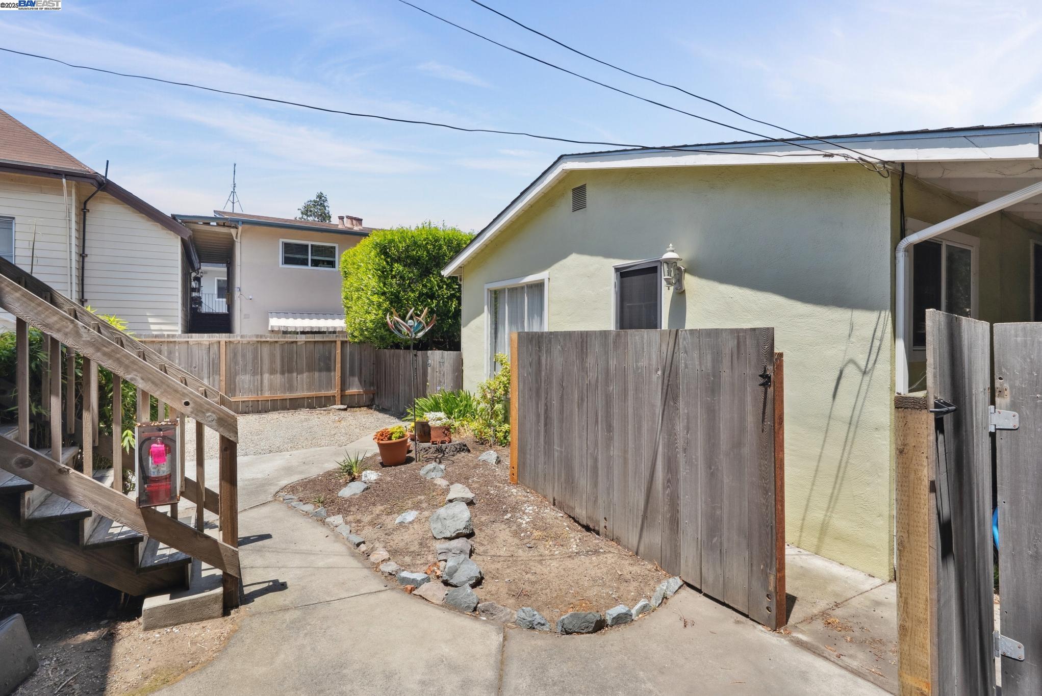 Detail Gallery Image 11 of 13 For 2119 Alameda Ave, Alameda,  CA 94501 - – Beds | – Baths