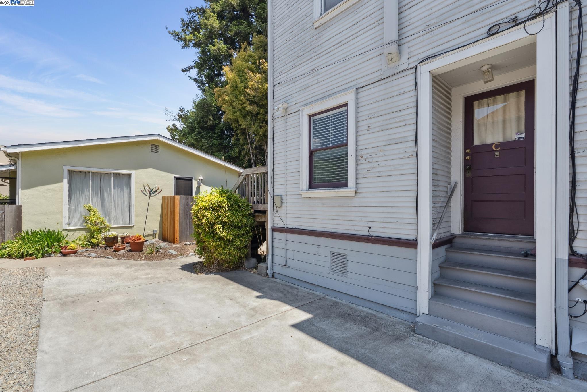 Detail Gallery Image 7 of 13 For 2119 Alameda Ave, Alameda,  CA 94501 - – Beds | – Baths