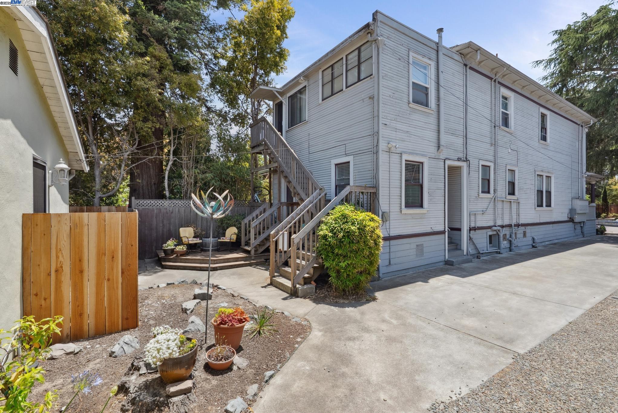 Detail Gallery Image 8 of 13 For 2119 Alameda Ave, Alameda,  CA 94501 - – Beds | – Baths