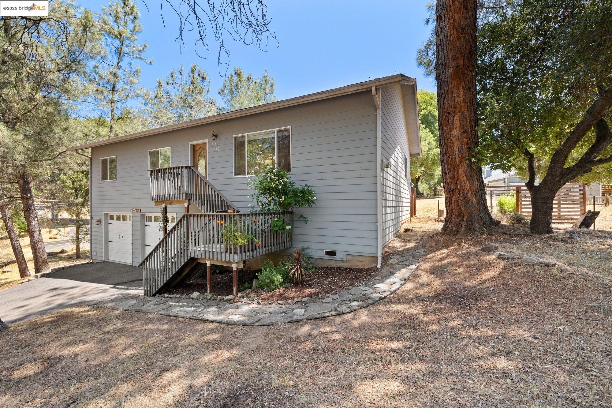 Detail Gallery Image 2 of 60 For 20686 Crest Pine Easement, Groveland,  CA 95321-9301 - 3 Beds | 2 Baths