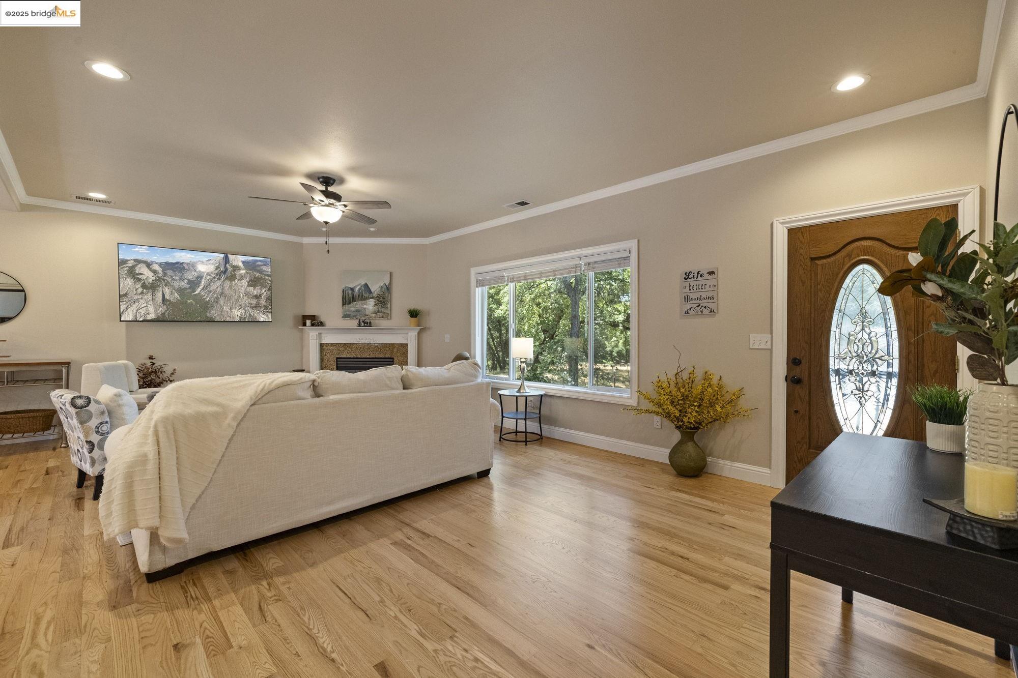 Detail Gallery Image 4 of 60 For 20686 Crest Pine Easement, Groveland,  CA 95321-9301 - 3 Beds | 2 Baths