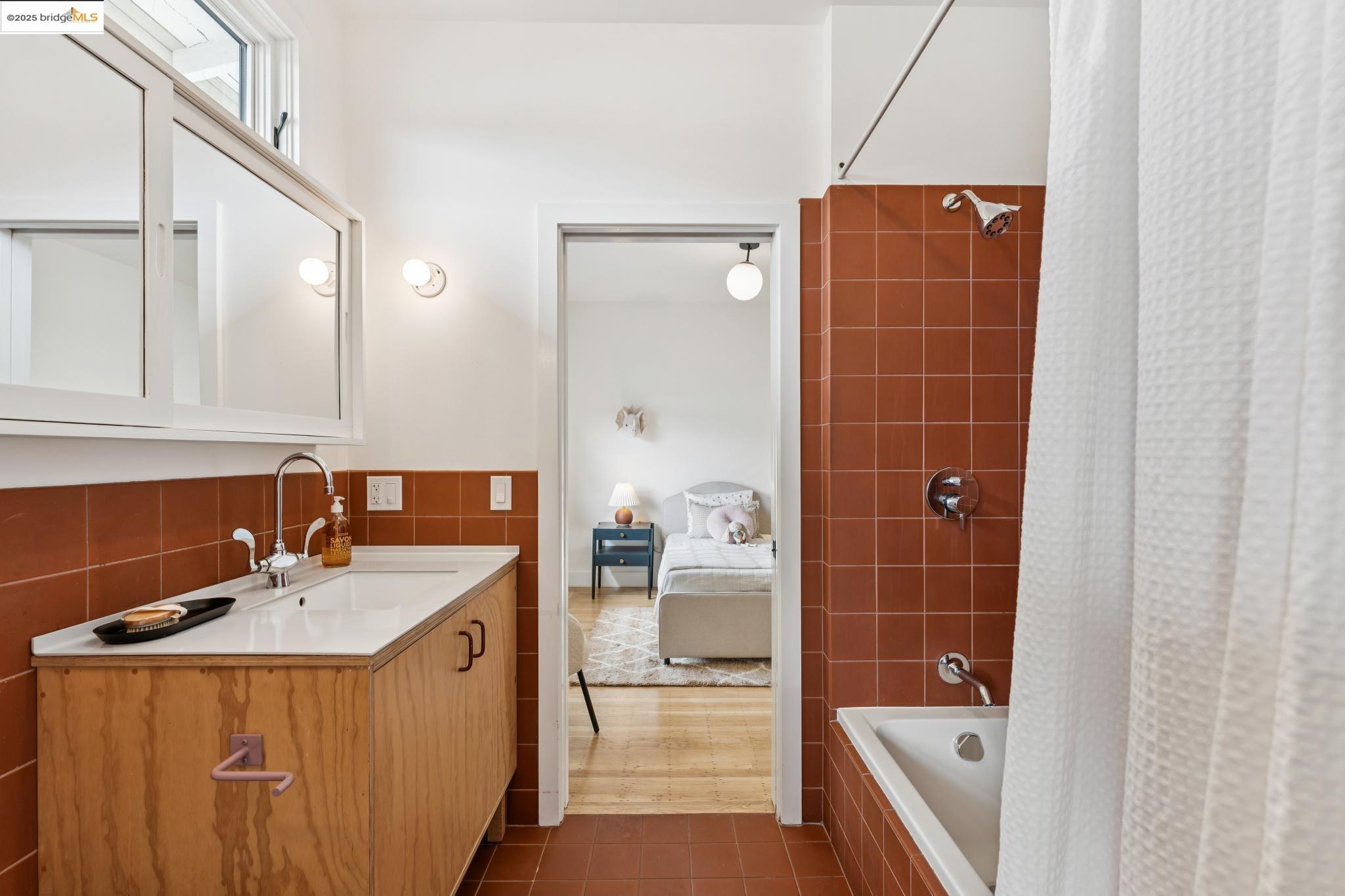 Detail Gallery Image 13 of 58 For 676 45th St, Oakland,  CA 94609 - – Beds | – Baths