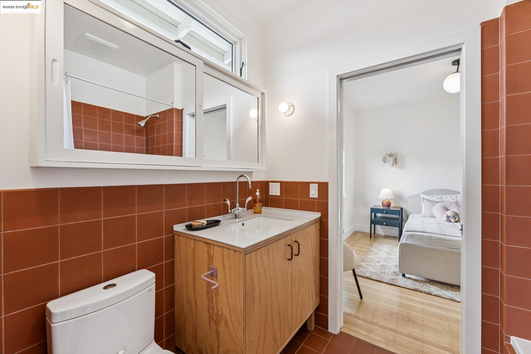Detail Gallery Image 14 of 58 For 676 45th St, Oakland,  CA 94609 - – Beds | – Baths