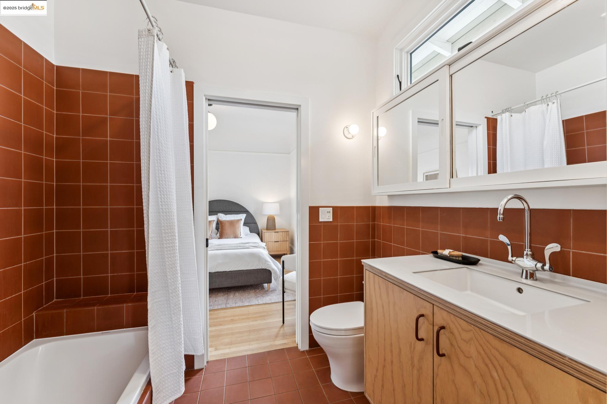 Detail Gallery Image 16 of 58 For 676 45th St, Oakland,  CA 94609 - – Beds | – Baths