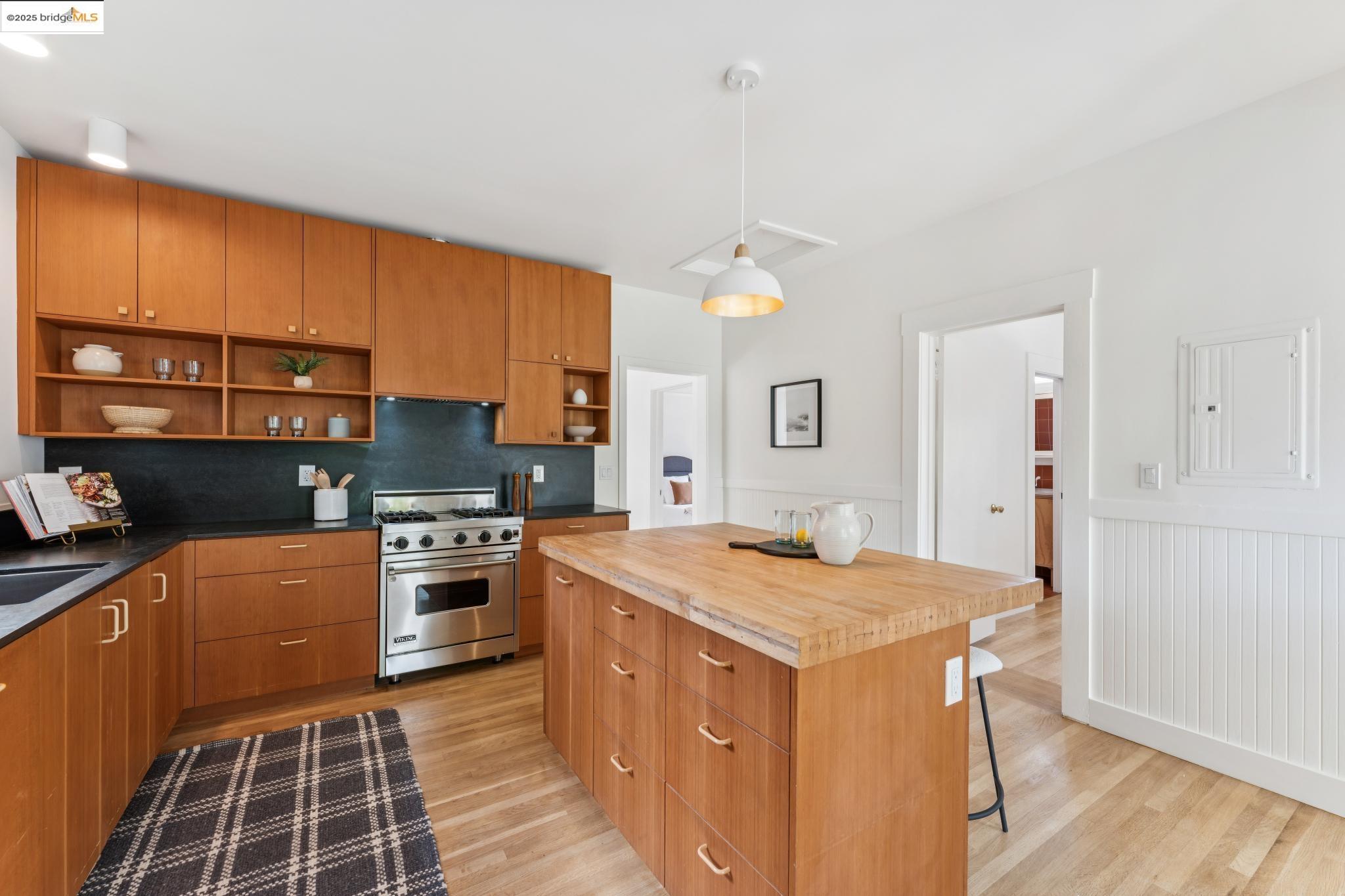 Detail Gallery Image 22 of 58 For 676 45th St, Oakland,  CA 94609 - – Beds | – Baths