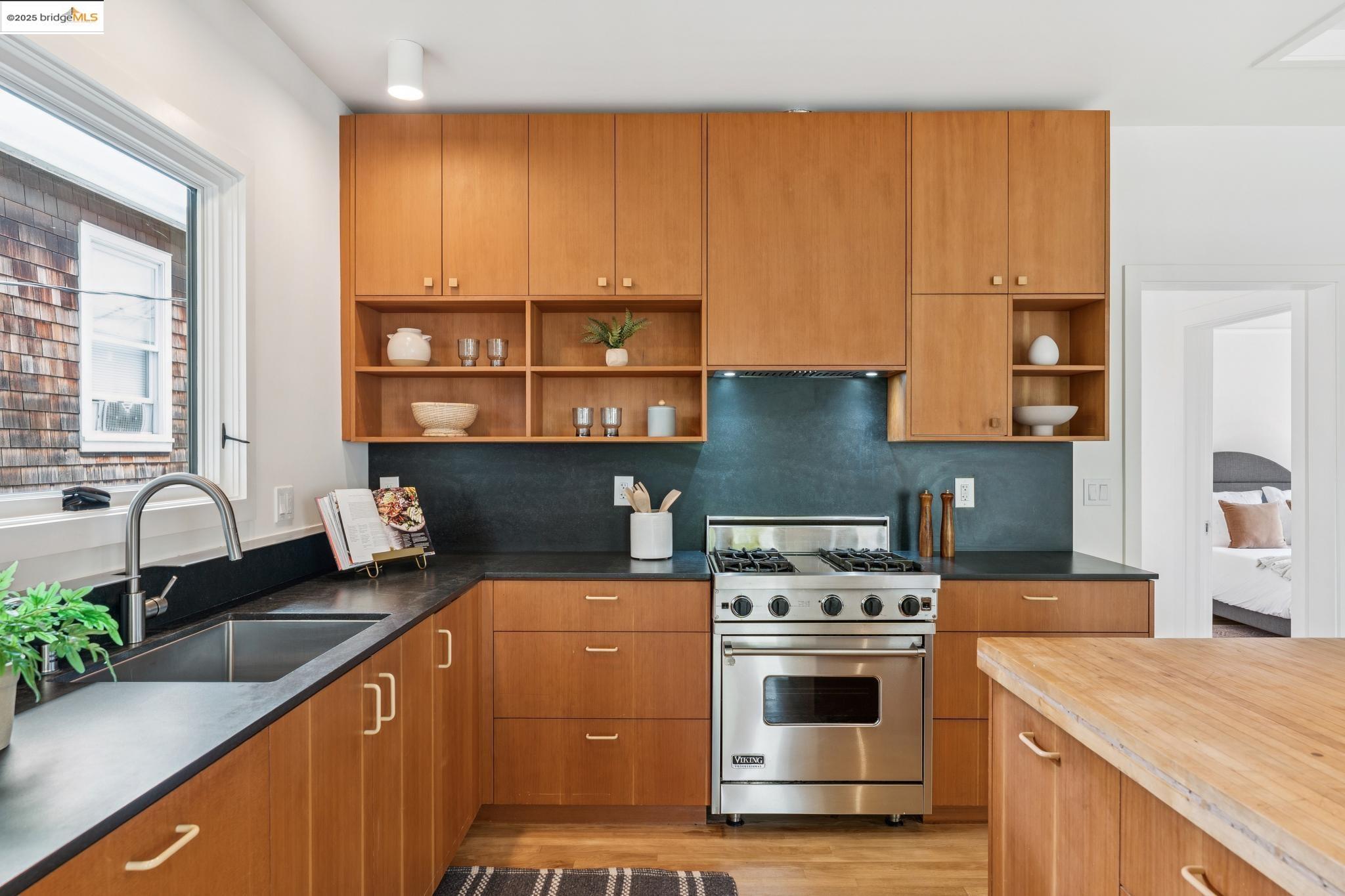 Detail Gallery Image 23 of 58 For 676 45th St, Oakland,  CA 94609 - – Beds | – Baths