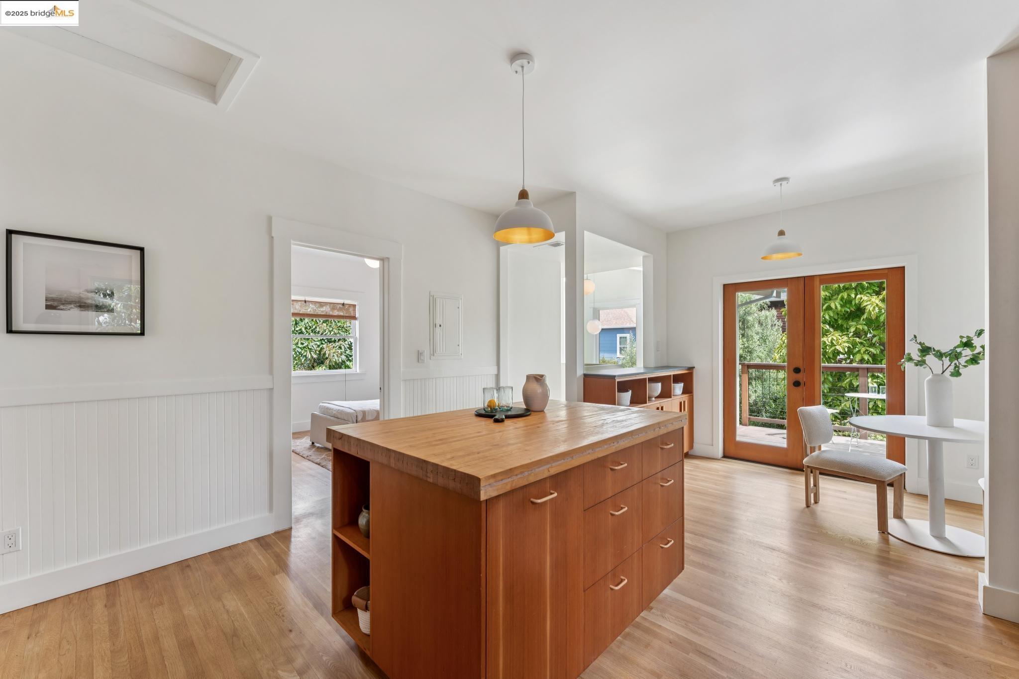 Detail Gallery Image 24 of 58 For 676 45th St, Oakland,  CA 94609 - – Beds | – Baths
