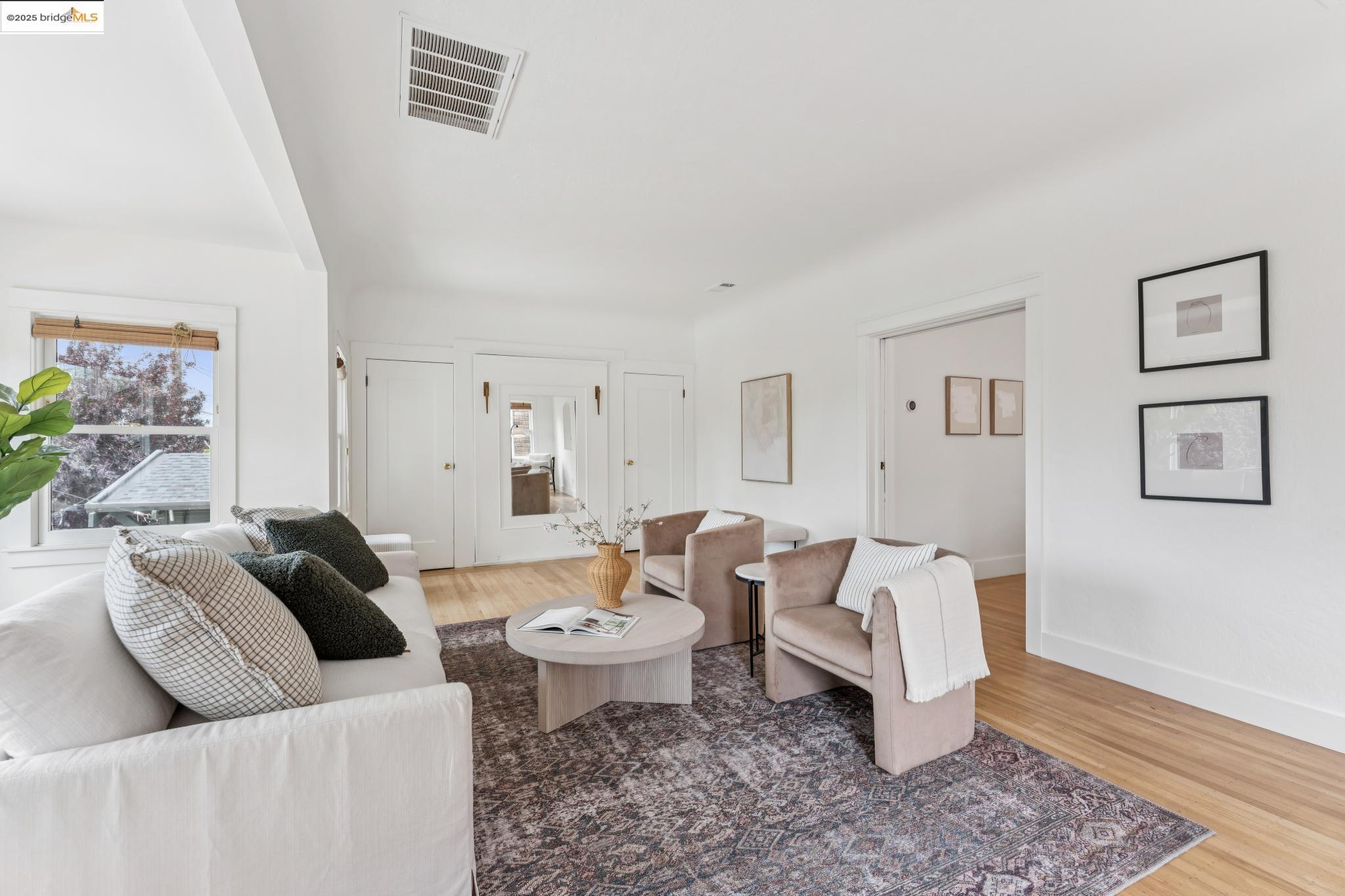 Detail Gallery Image 4 of 58 For 676 45th St, Oakland,  CA 94609 - – Beds | – Baths