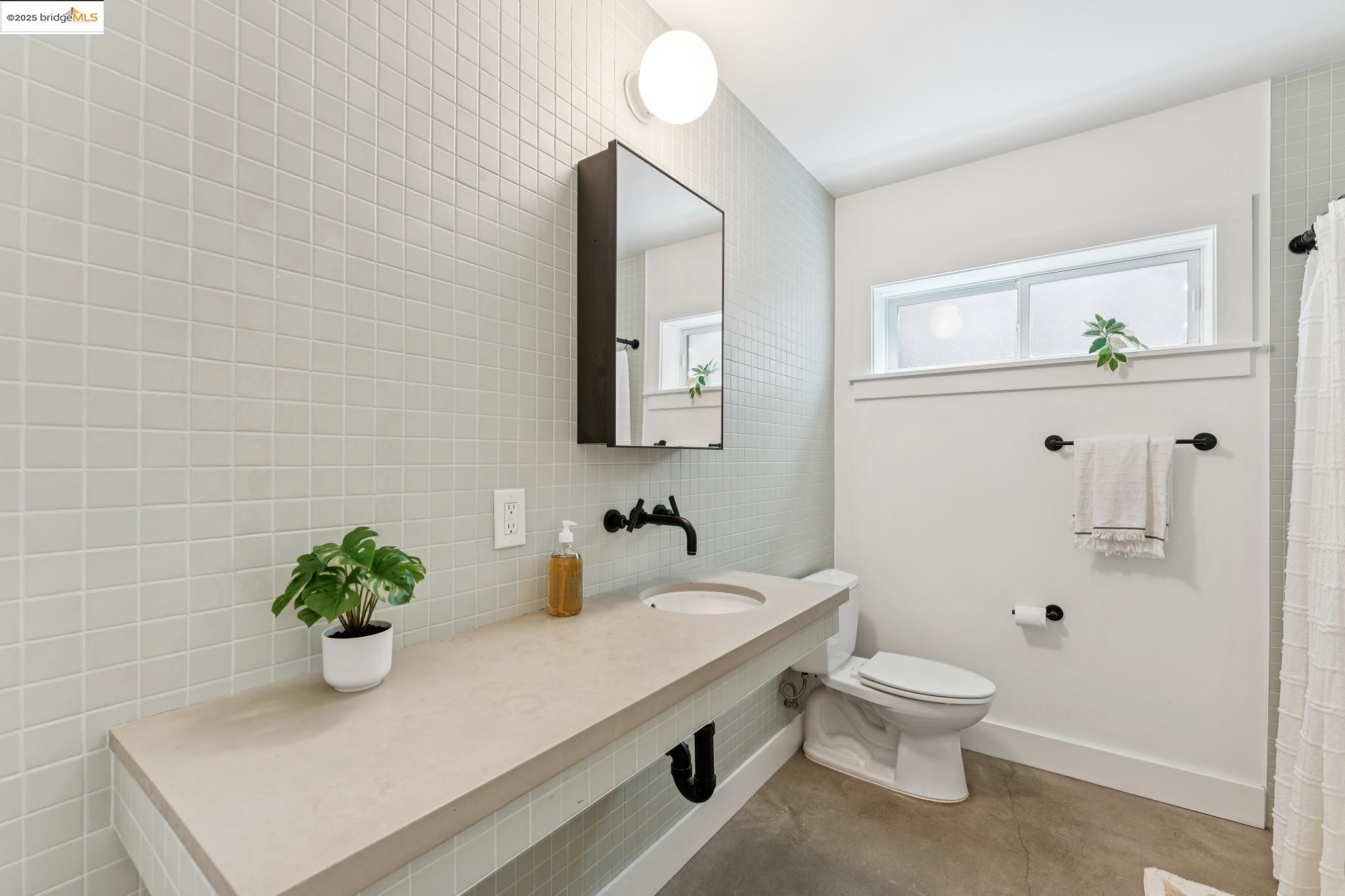 Detail Gallery Image 39 of 58 For 676 45th St, Oakland,  CA 94609 - – Beds | – Baths