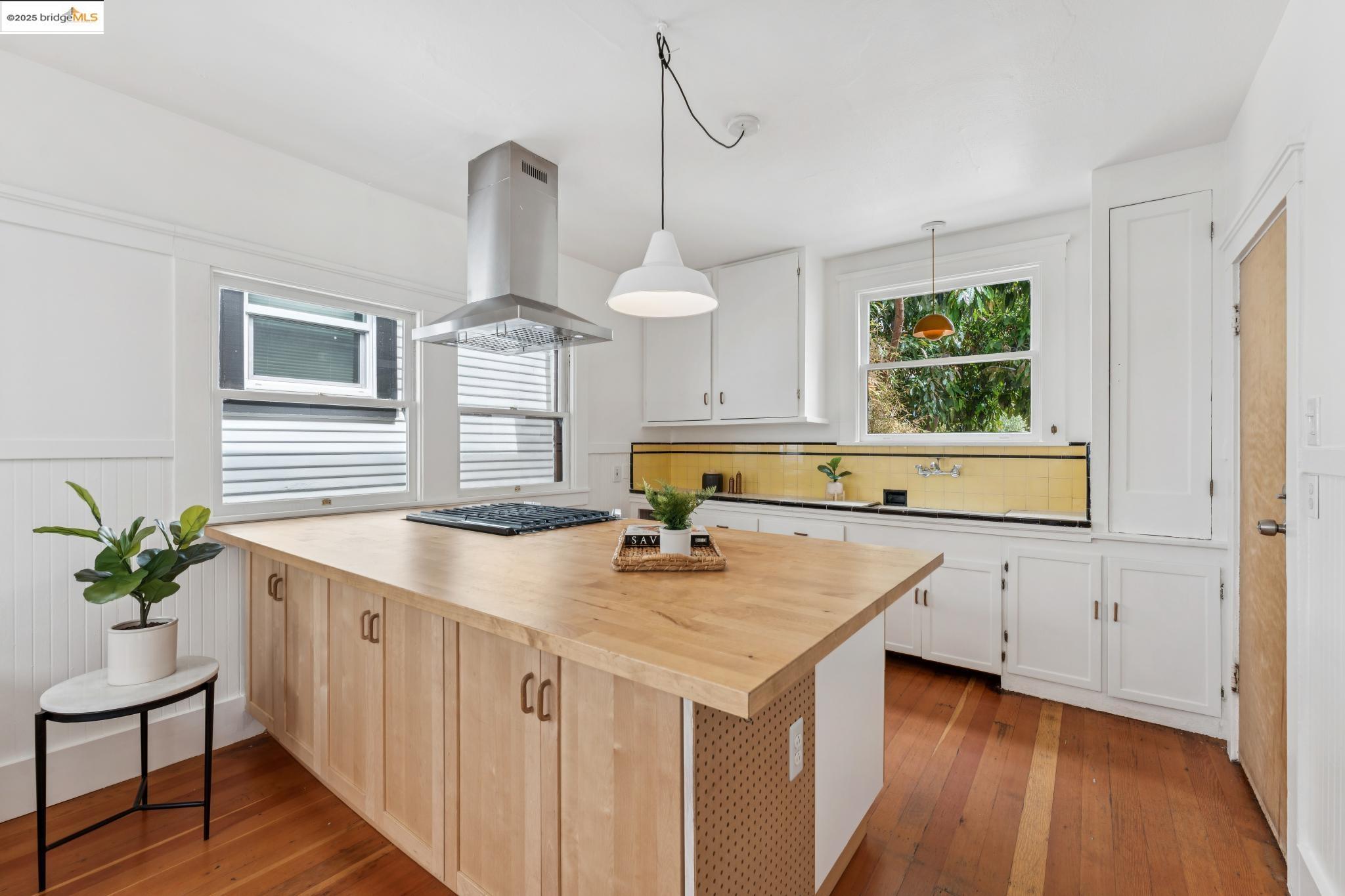 Detail Gallery Image 51 of 58 For 676 45th St, Oakland,  CA 94609 - – Beds | – Baths
