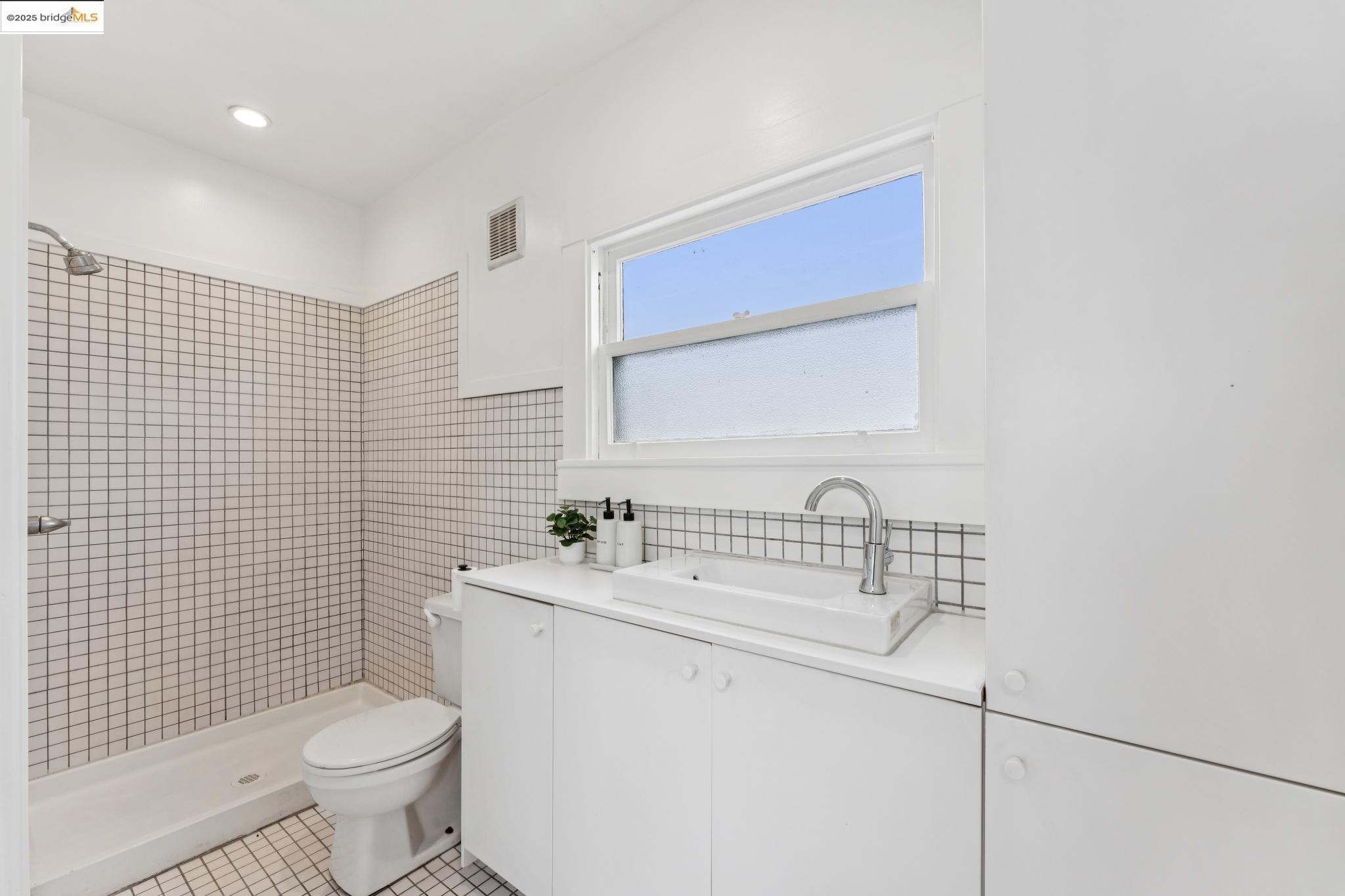 Detail Gallery Image 54 of 58 For 676 45th St, Oakland,  CA 94609 - – Beds | – Baths