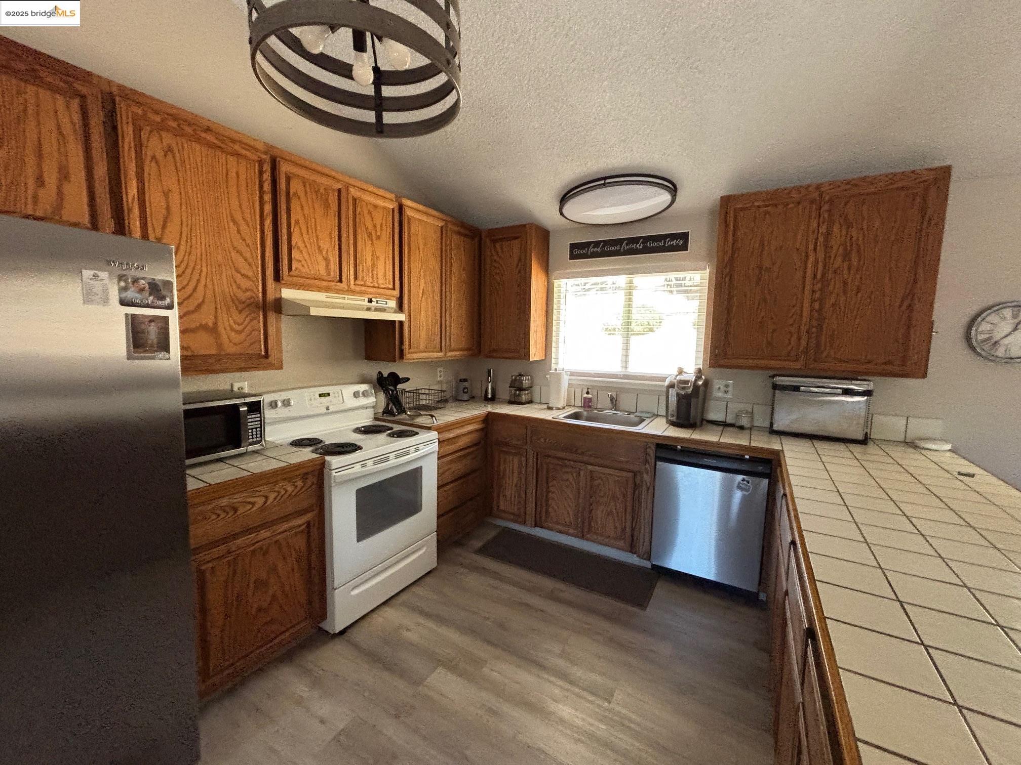 Detail Gallery Image 5 of 26 For 20409 Pine Mountain Dr., Groveland,  CA 95321-9414 - 3 Beds | 2 Baths