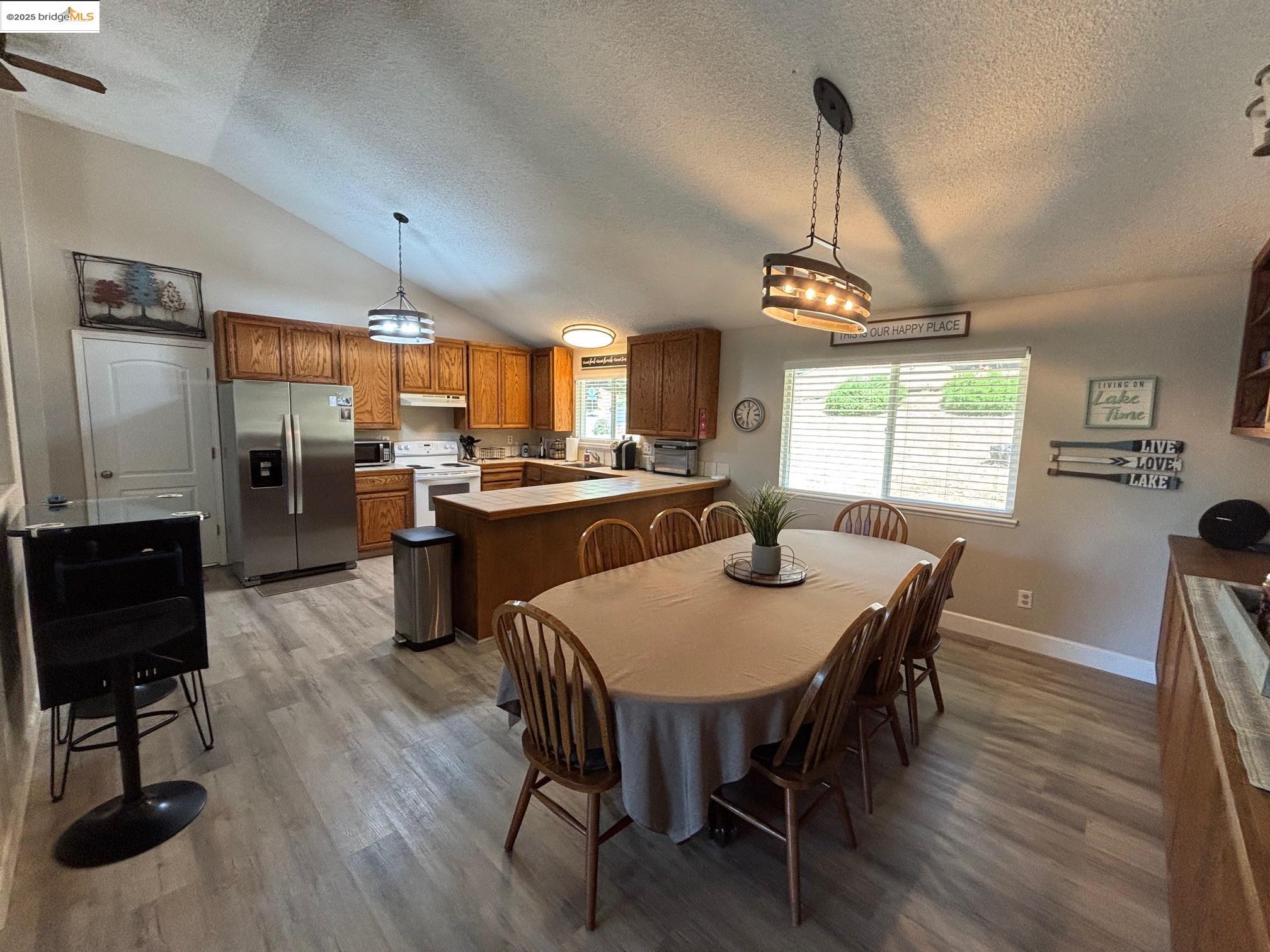 Detail Gallery Image 6 of 26 For 20409 Pine Mountain Dr., Groveland,  CA 95321-9414 - 3 Beds | 2 Baths