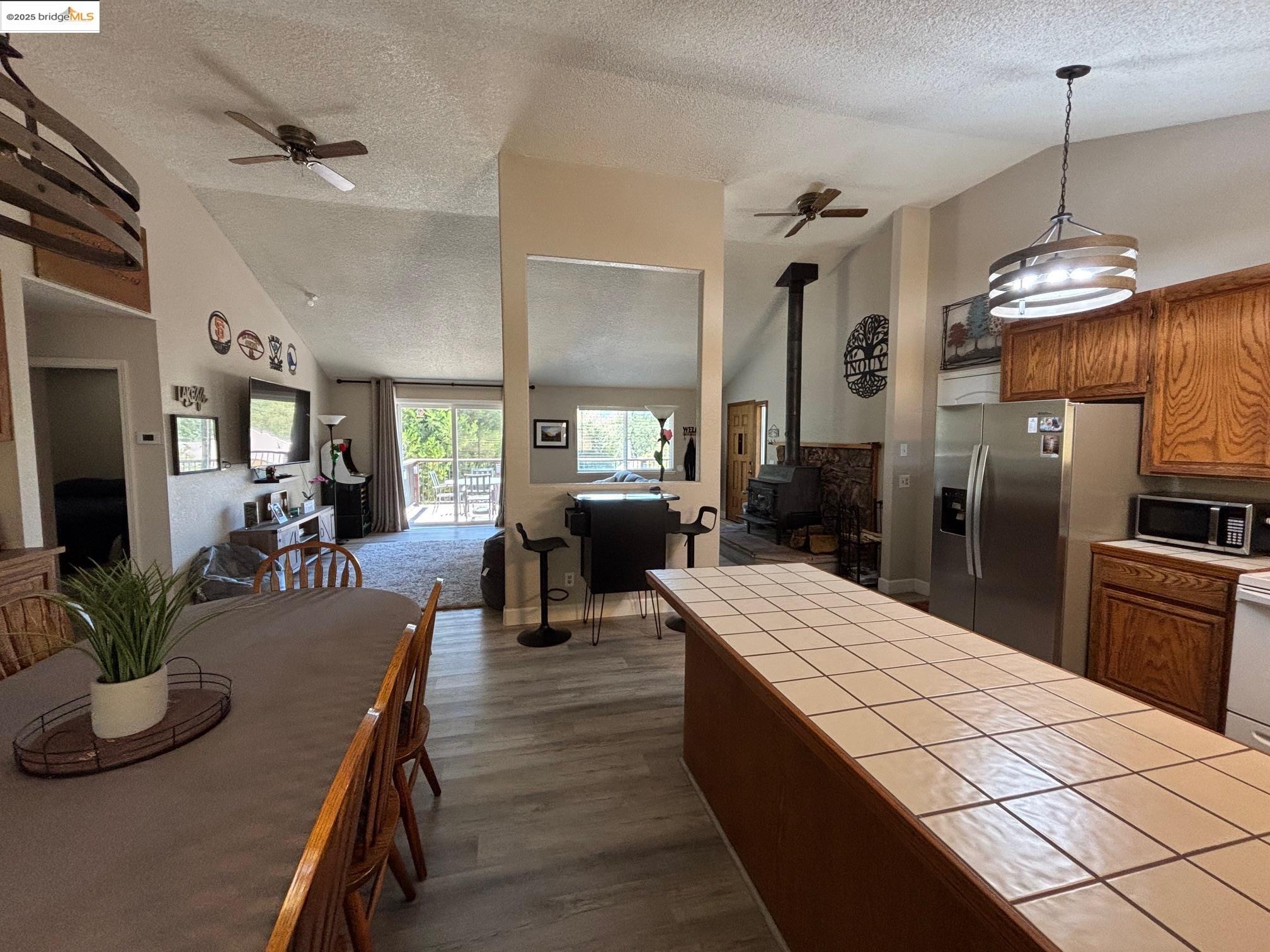 Detail Gallery Image 8 of 26 For 20409 Pine Mountain Dr., Groveland,  CA 95321-9414 - 3 Beds | 2 Baths