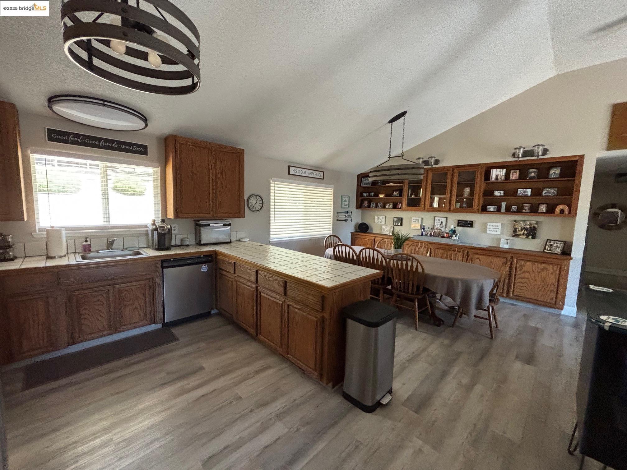 Detail Gallery Image 9 of 26 For 20409 Pine Mountain Dr., Groveland,  CA 95321-9414 - 3 Beds | 2 Baths