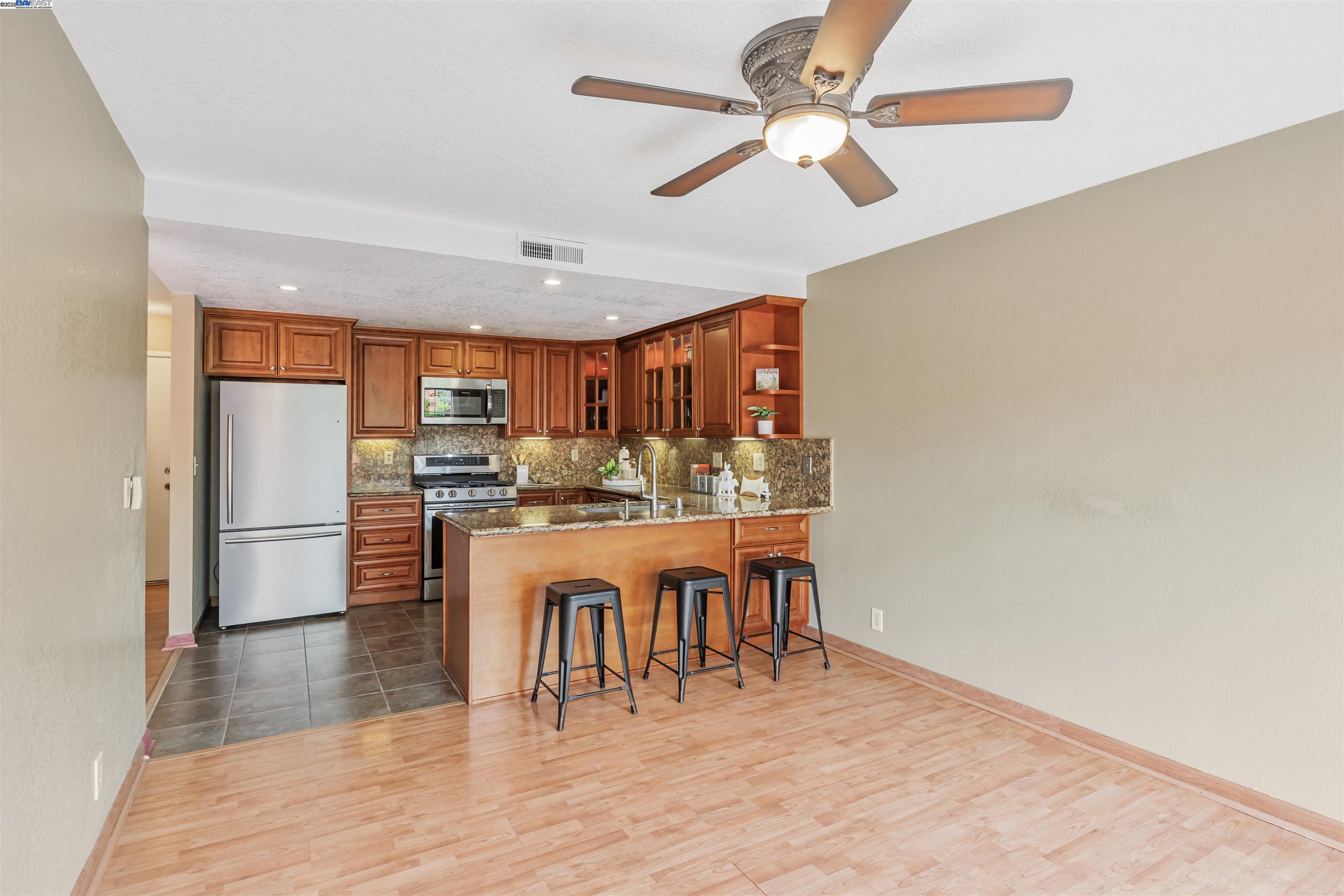 Detail Gallery Image 2 of 32 For 14935 Fjord St, San Leandro,  CA 94578 - 4 Beds | 2/1 Baths